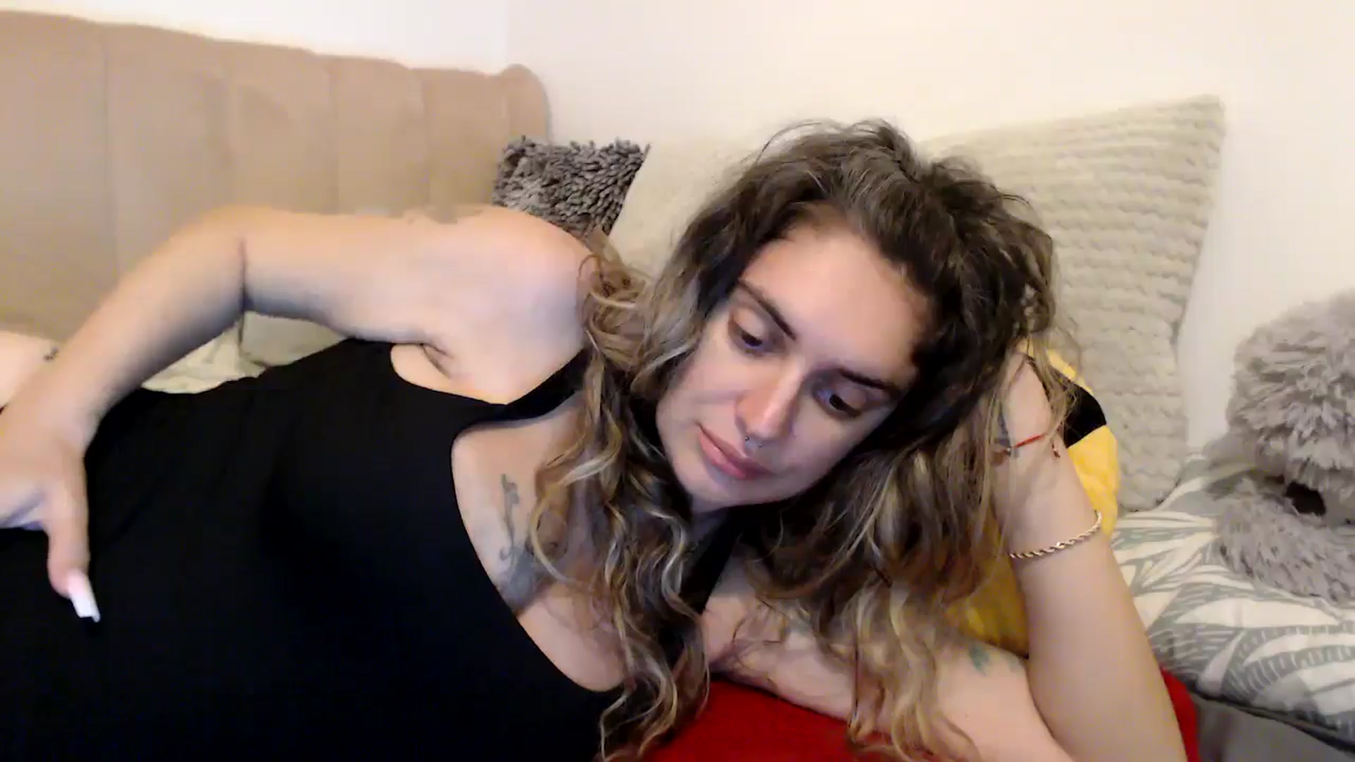 Gallery image thumbnail from MissDivinna's myfreecams stream on, 08/27/2025, 24:54 image 10 of 20