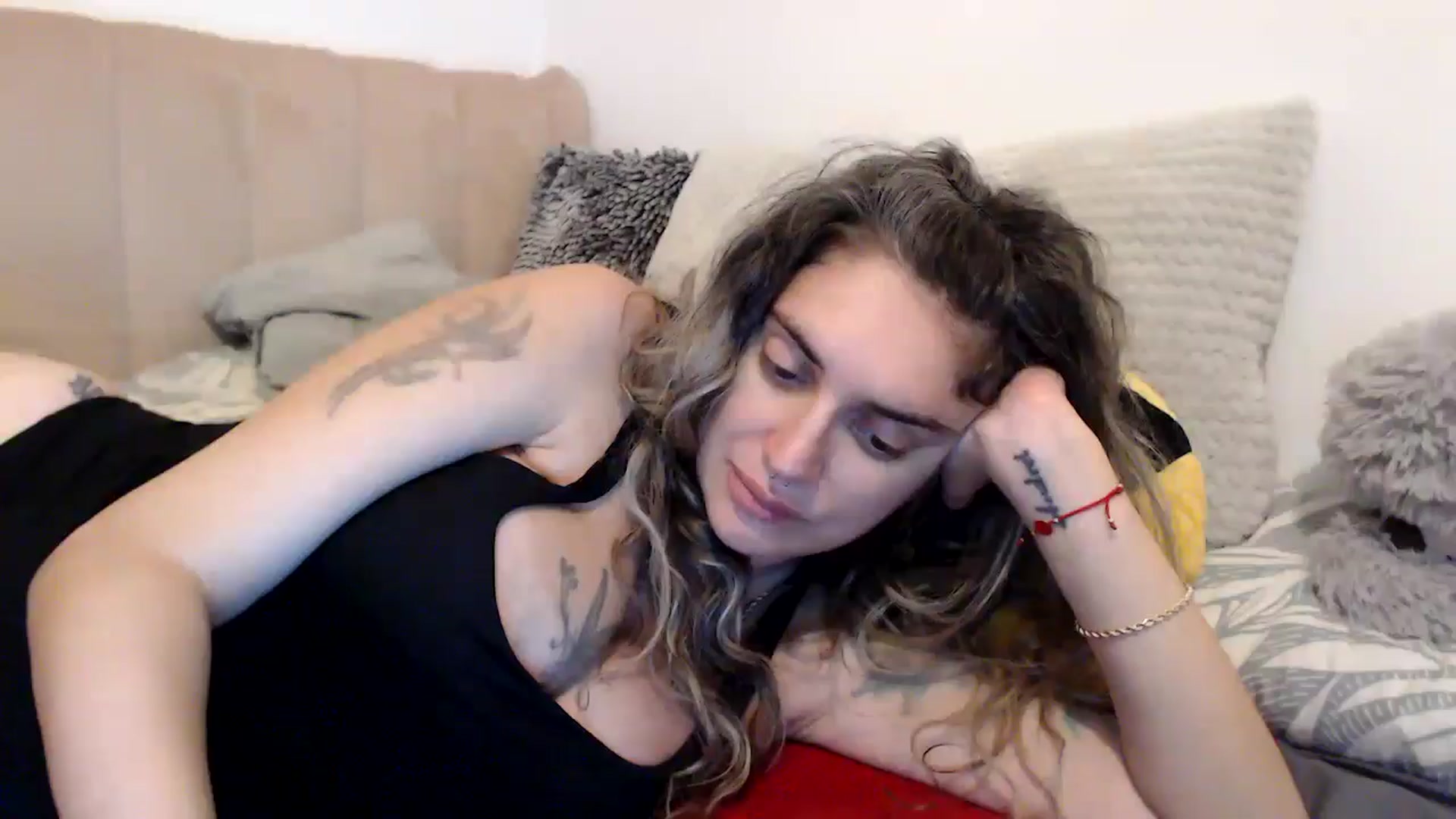 Gallery image thumbnail from MissDivinna's myfreecams stream on, 08/27/2025, 24:54 image 15 of 20