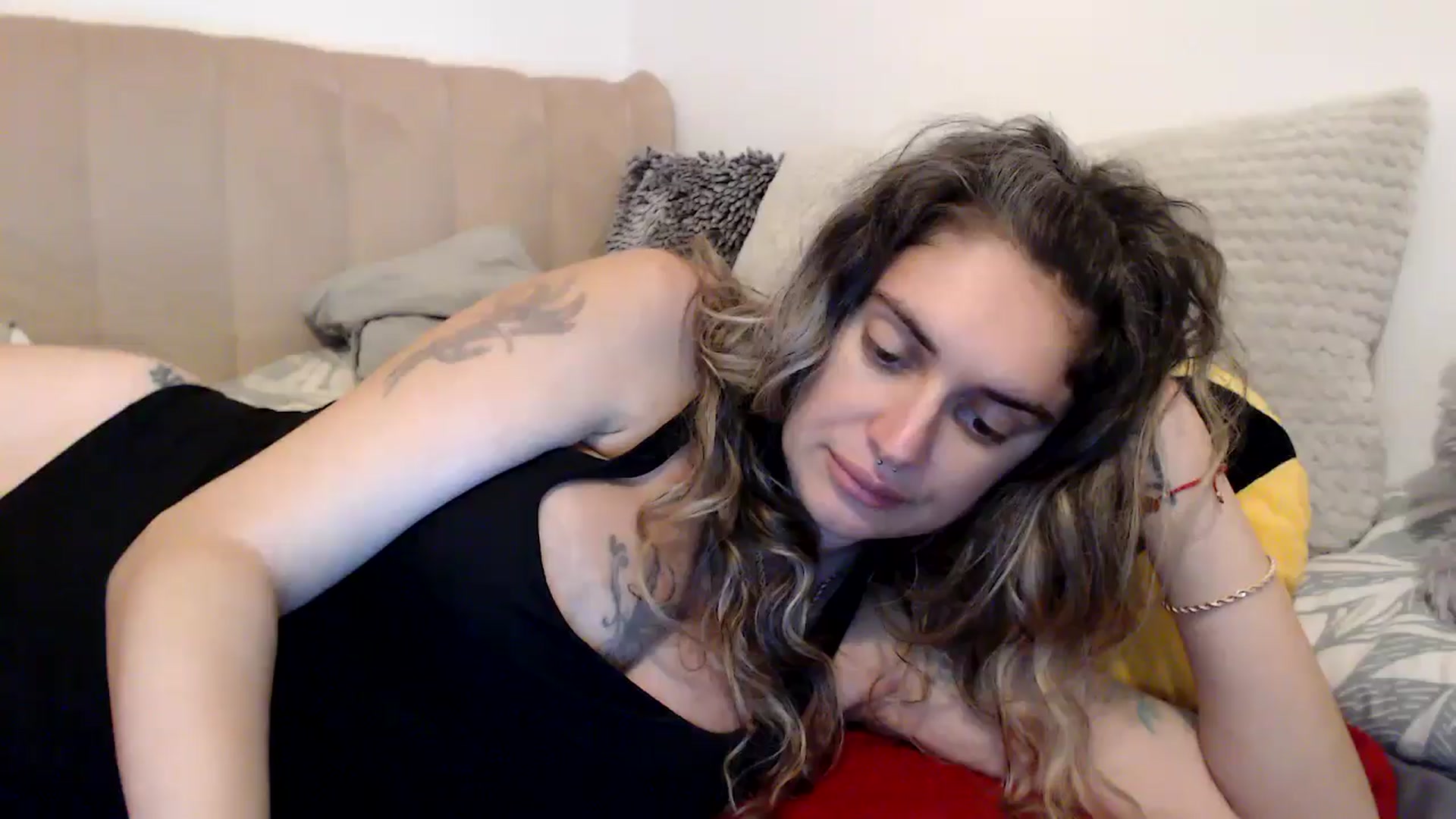 Gallery image thumbnail from MissDivinna's myfreecams stream on, 08/27/2025, 24:54 image 9 of 20