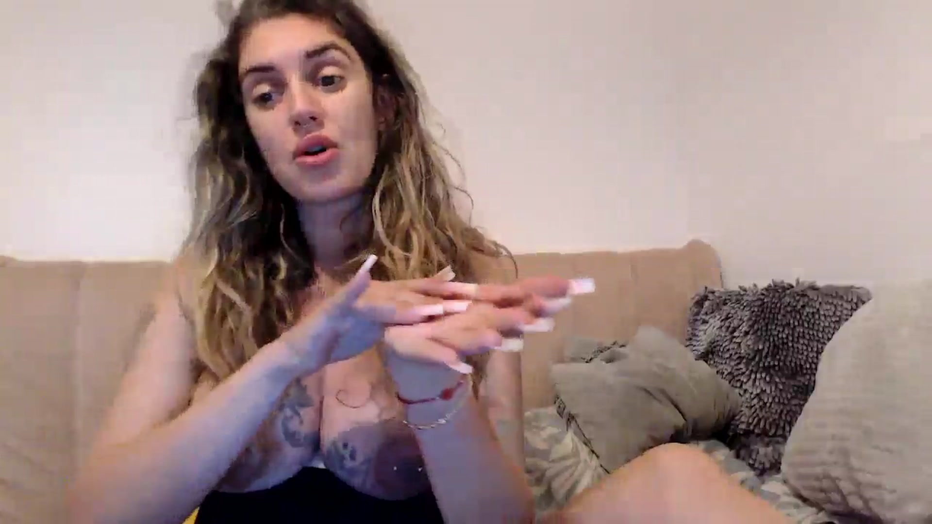 Gallery image thumbnail from MissDivinna's myfreecams stream on, 08/27/2025, 22:45 image 13 of 20