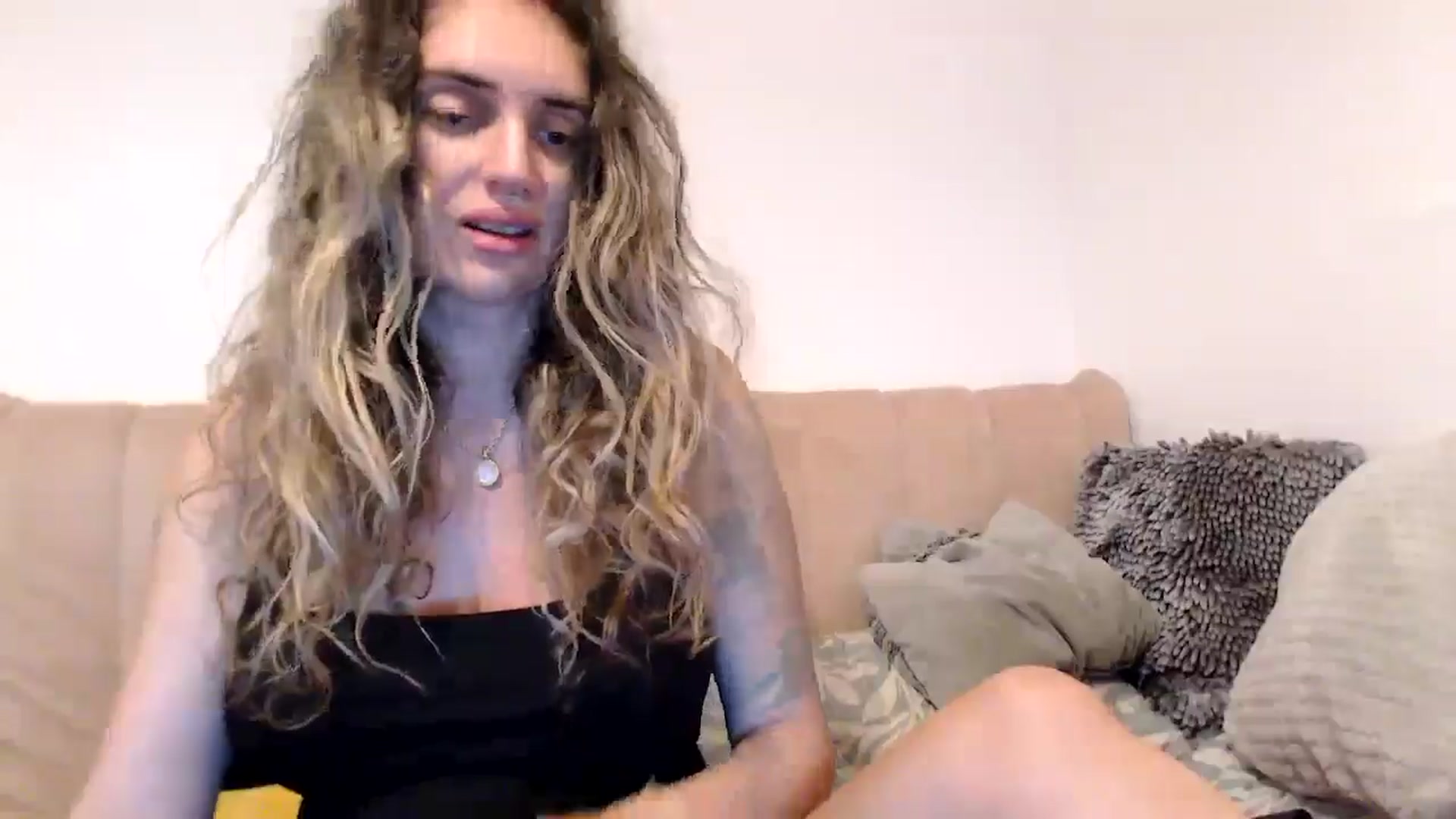 Gallery image thumbnail from MissDivinna's myfreecams stream on, 08/27/2025, 22:45 image 6 of 20