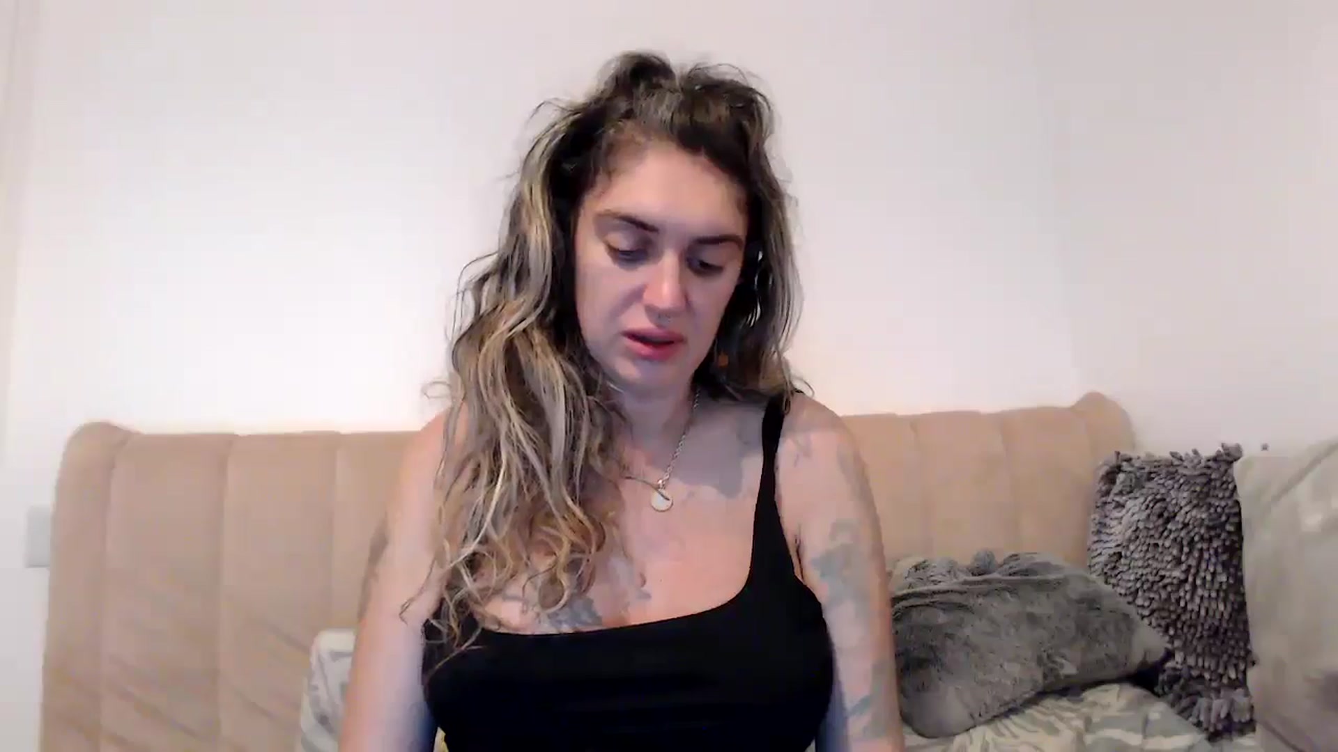 Gallery image thumbnail from MissDivinna's myfreecams stream on, 08/28/2025, 23:47 image 2 of 20