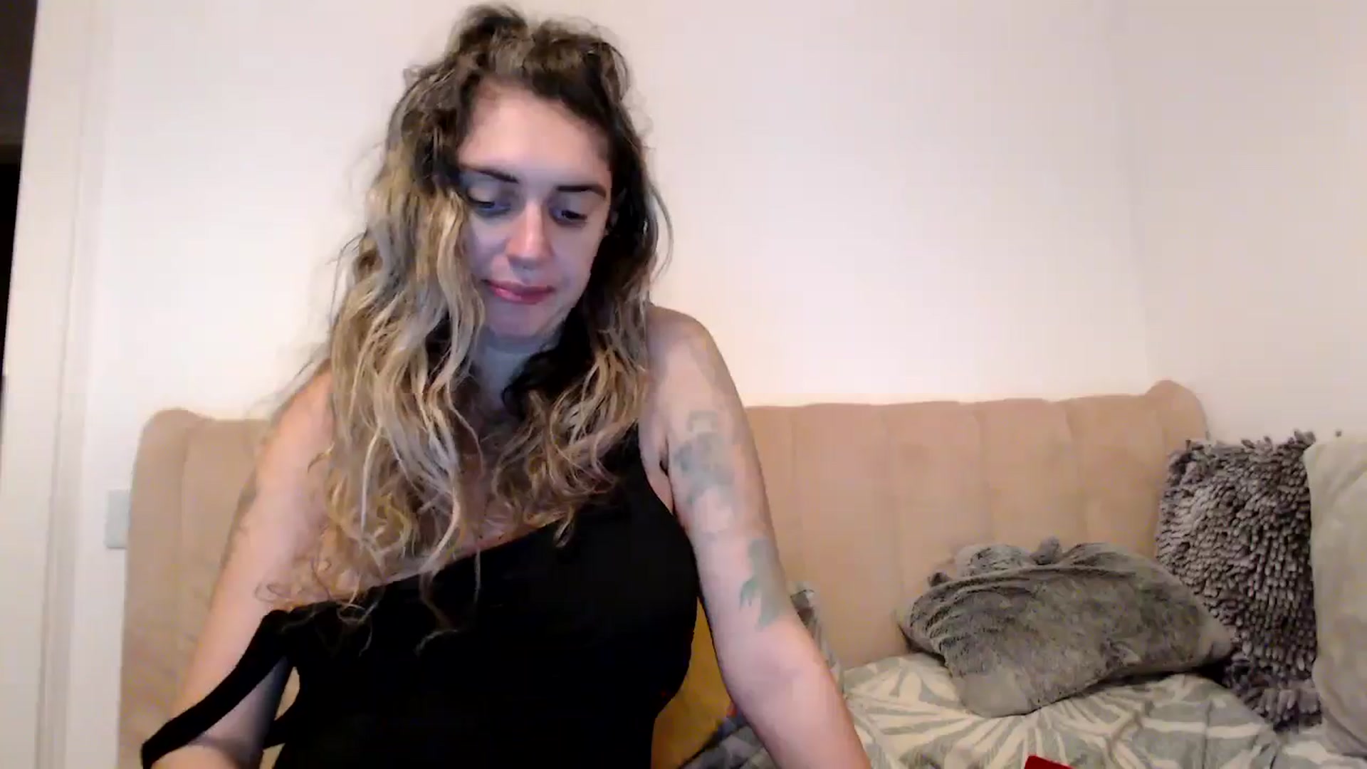Gallery image thumbnail from MissDivinna's myfreecams stream on, 08/28/2025, 23:47 image 12 of 20