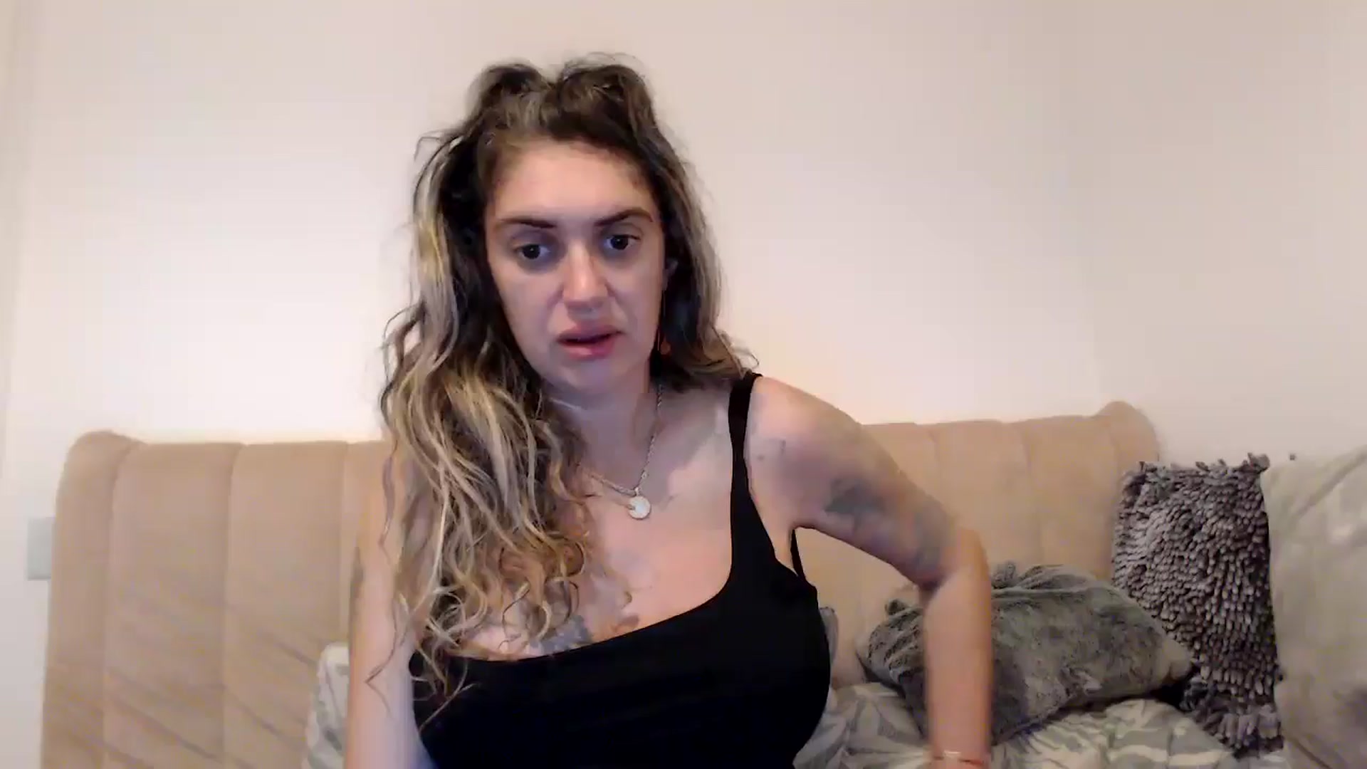 Gallery image thumbnail from MissDivinna's myfreecams stream on, 08/28/2025, 23:47 image 1 of 20