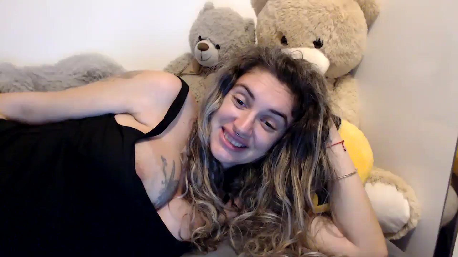 Gallery image thumbnail from MissDivinna's myfreecams stream on, 08/30/2025, 02:43 image 14 of 20