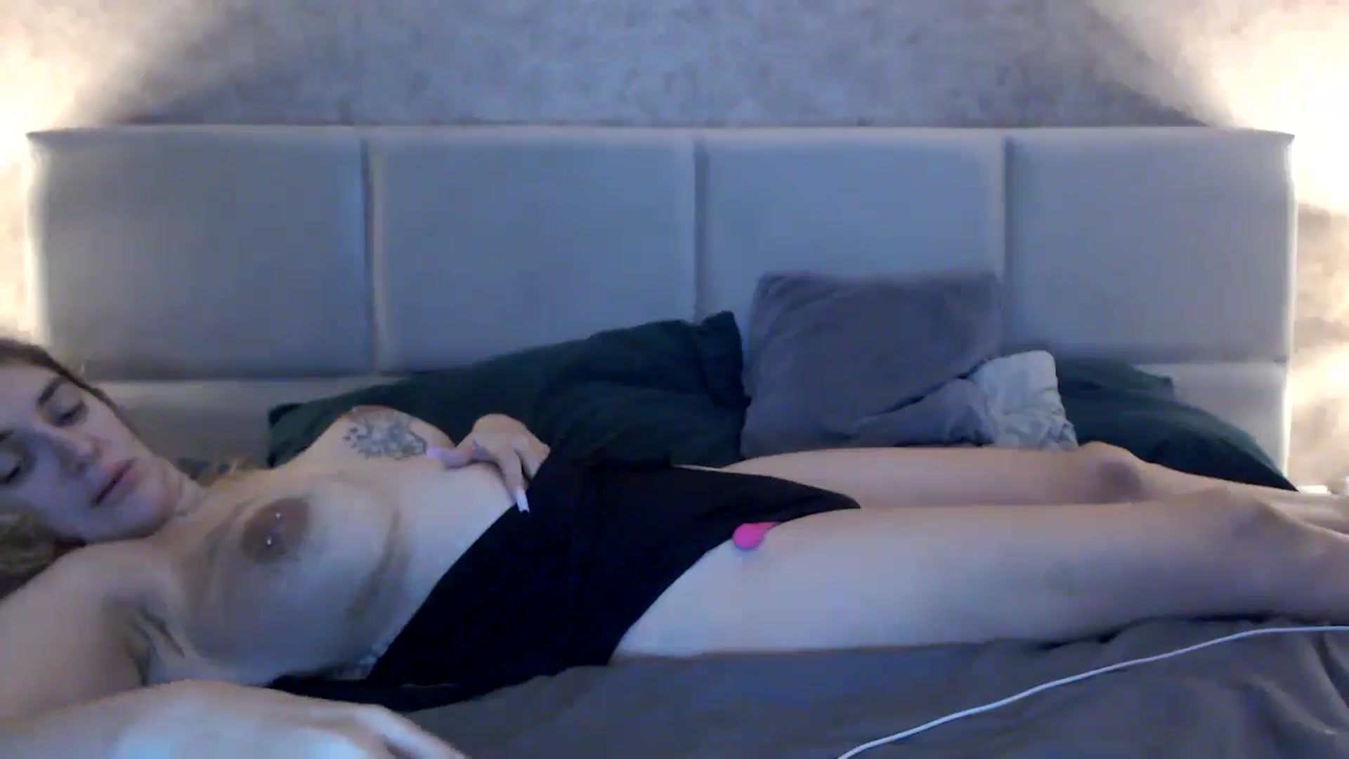 Gallery image thumbnail from MissDivinna's myfreecams stream on, 10/20/2025, 03:46 image 6 of 20