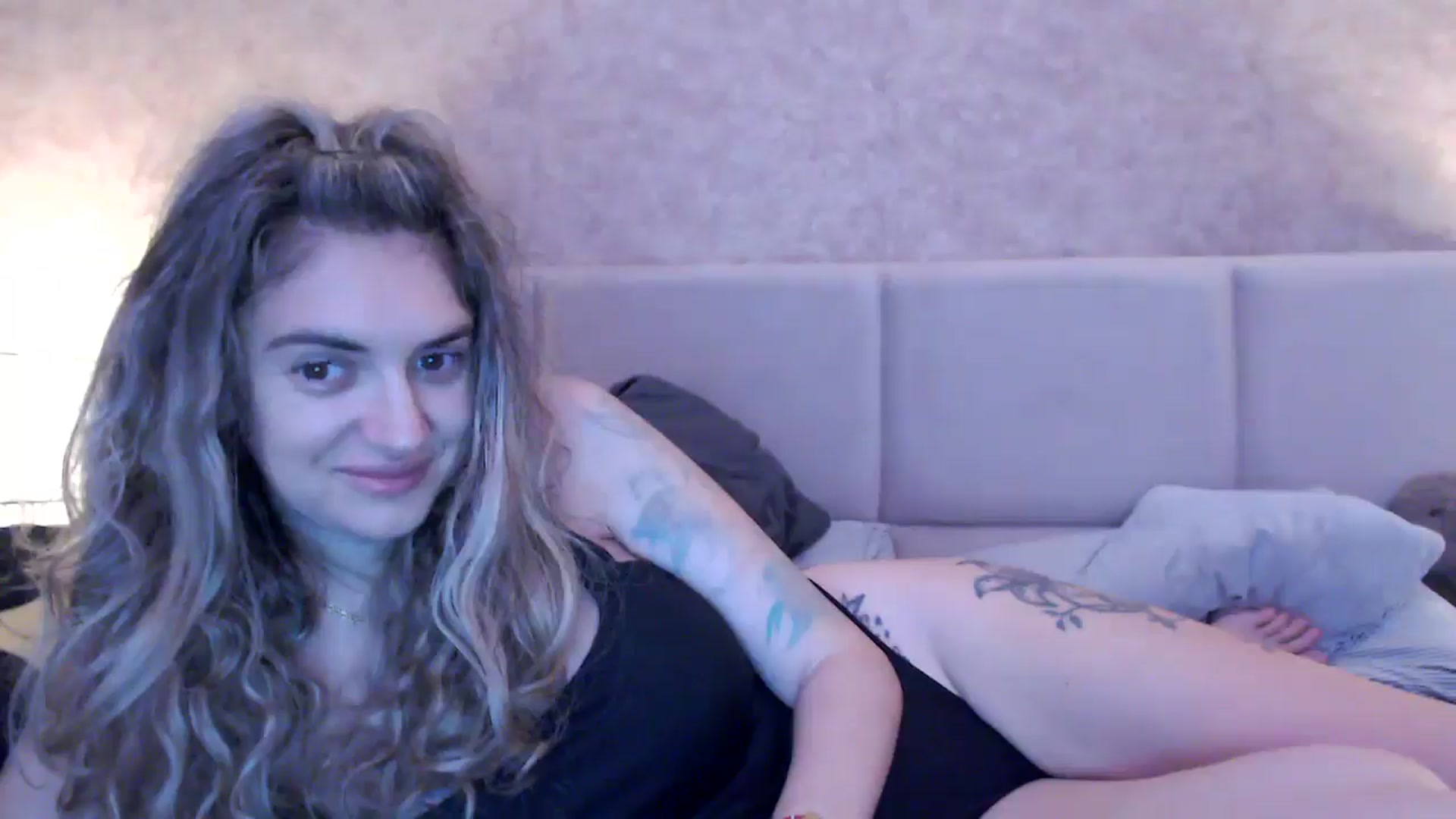 Gallery image thumbnail from MissDivinna's myfreecams stream on, 10/23/2025, 24:03 image 16 of 20