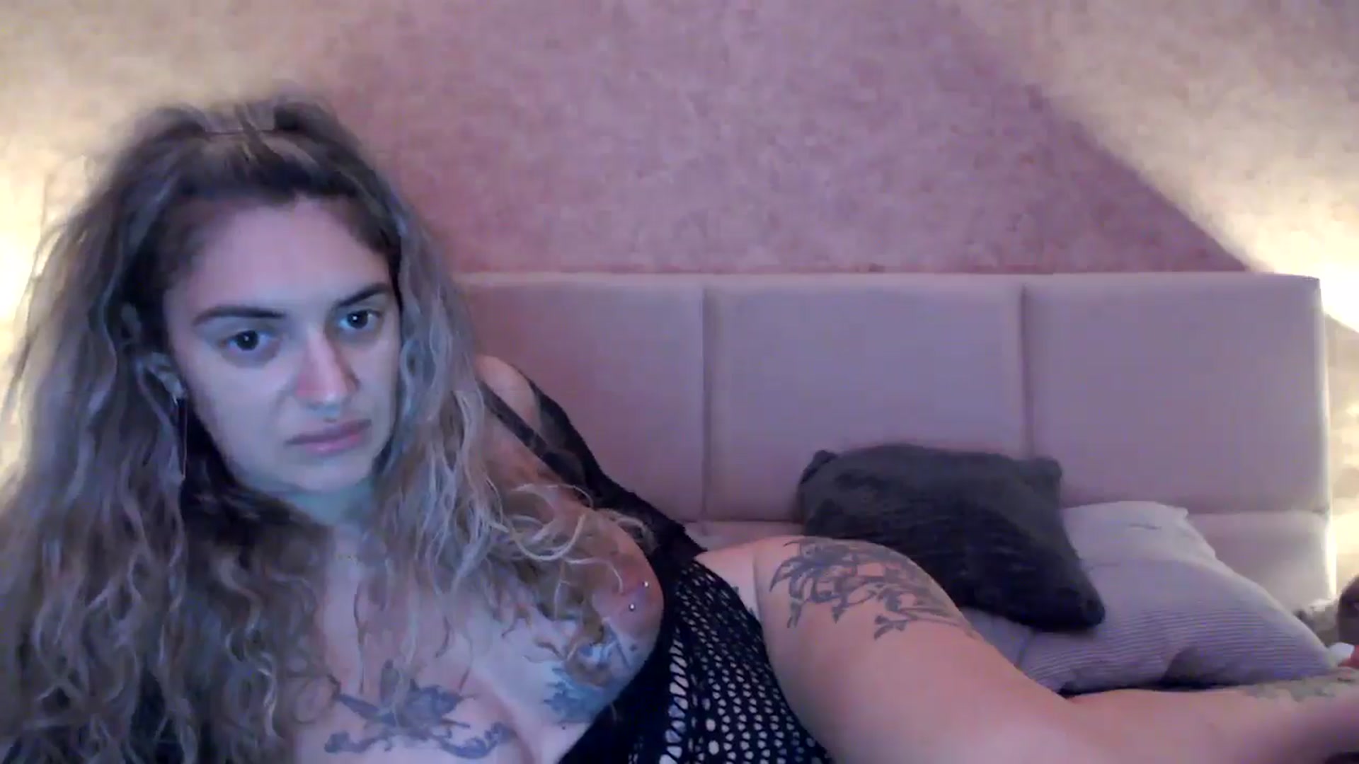 Gallery image thumbnail from MissDivinna's myfreecams stream on, 10/31/2025, 01:46 image 5 of 20
