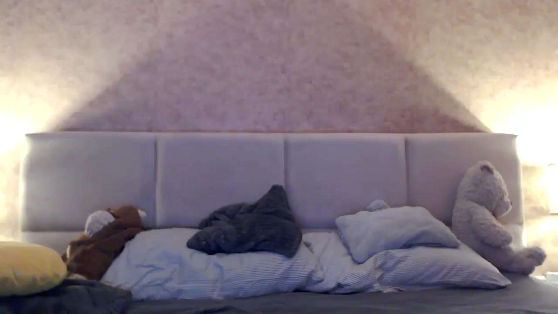 Gallery image thumbnail from MissDivinna's myfreecams stream on, 12/09/2025, 24:31 image 14 of 20