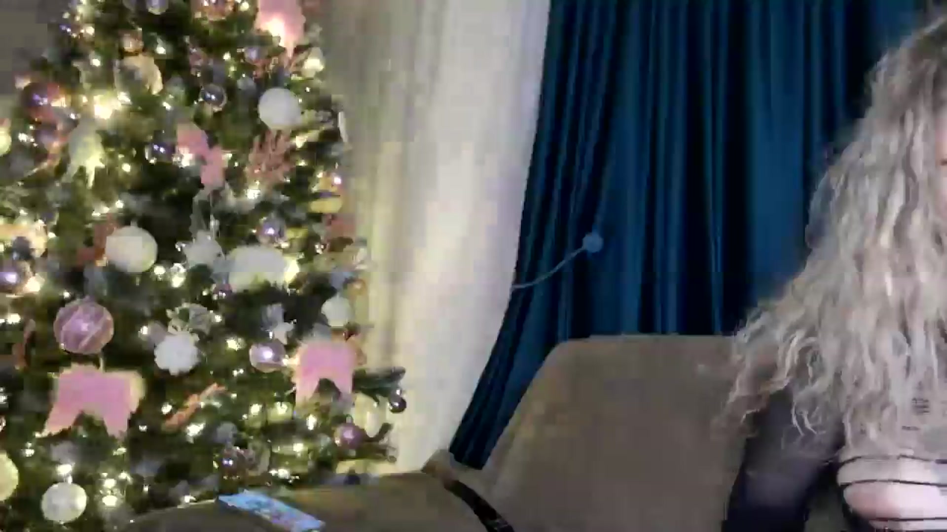 Gallery image thumbnail from MissDivinna's myfreecams stream on, 12/17/2025, 24:01 image 18 of 20