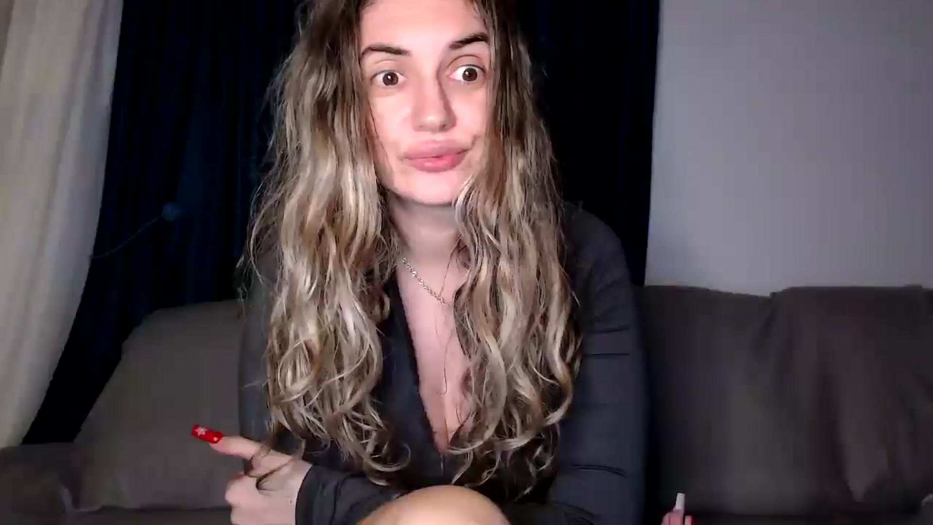 Gallery image thumbnail from MissDivinna's myfreecams stream on, 12/23/2025, 03:23 image 9 of 20