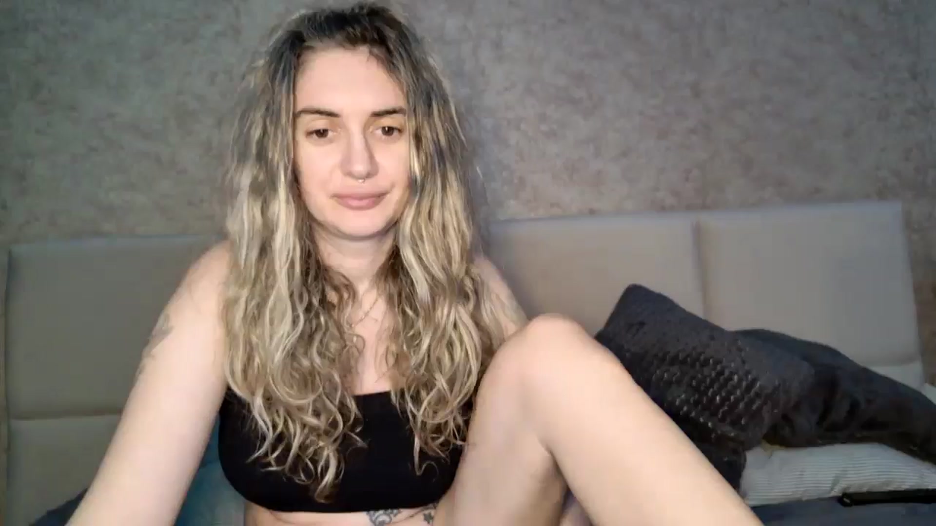 Gallery image thumbnail from MissDivinna's myfreecams stream on, 01/05/2026, 04:42 image 2 of 20