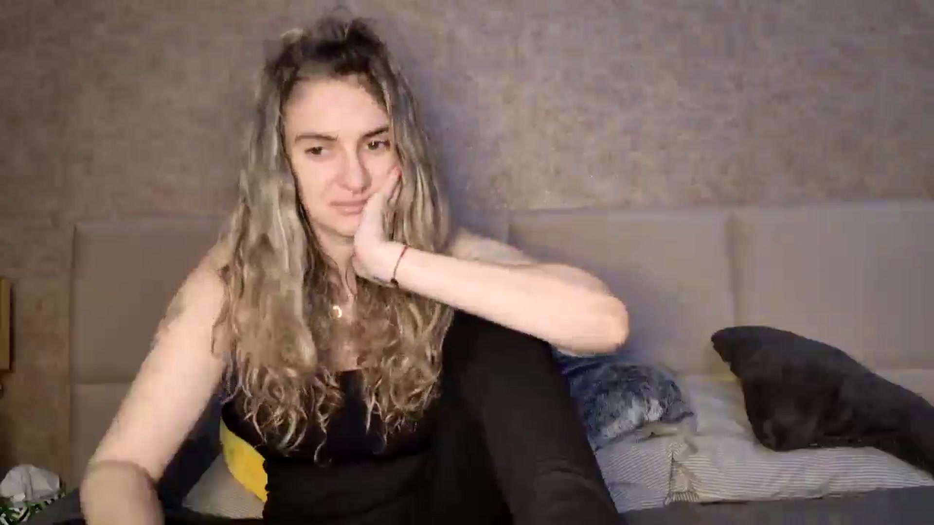 Gallery image thumbnail from MissDivinna's myfreecams stream on, 01/05/2026, 05:31 image 17 of 20