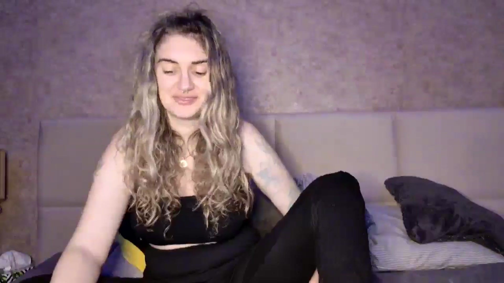 Gallery image thumbnail from MissDivinna's myfreecams stream on, 01/05/2026, 05:31 image 14 of 20