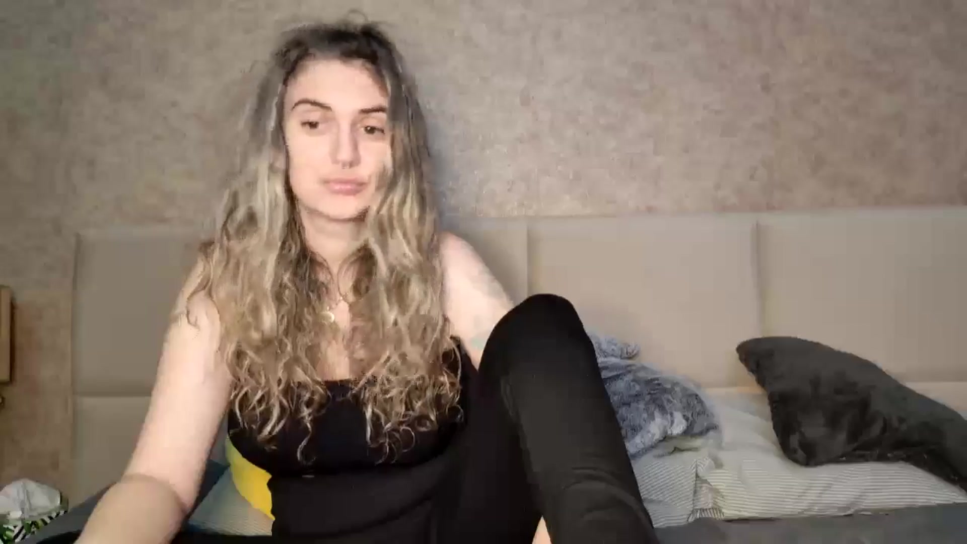 Gallery image thumbnail from MissDivinna's myfreecams stream on, 01/05/2026, 05:31 image 15 of 20
