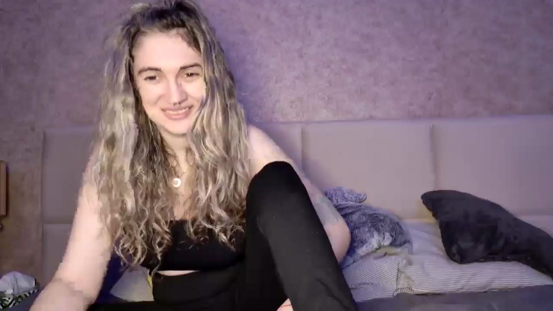 Gallery image thumbnail from MissDivinna's myfreecams stream on, 01/05/2026, 05:31 image 11 of 20