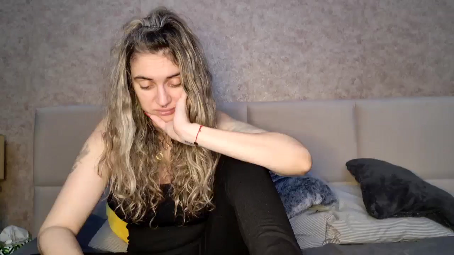 Gallery image thumbnail from MissDivinna's myfreecams stream on, 01/05/2026, 05:31 image 18 of 20
