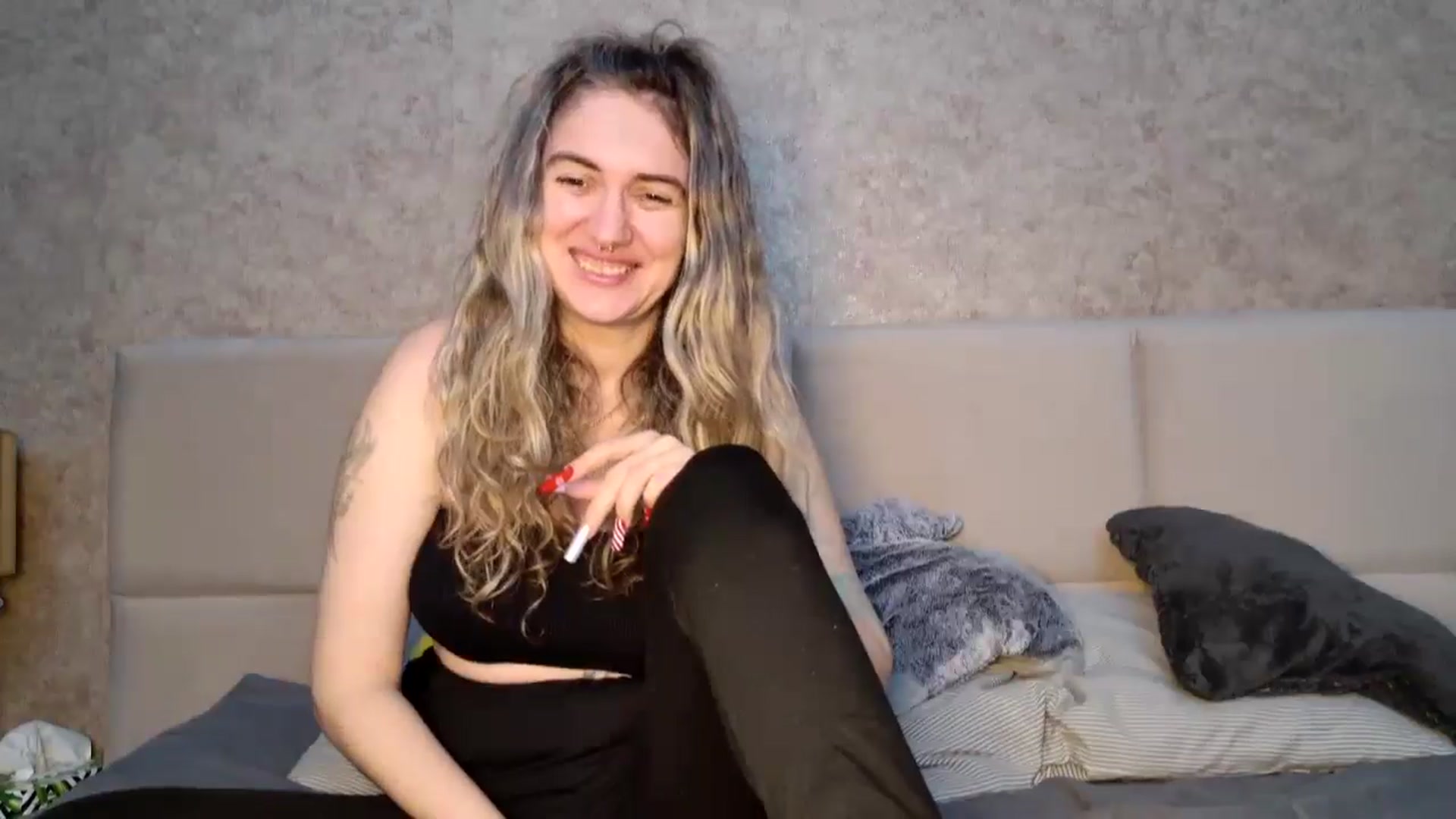 Gallery image thumbnail from MissDivinna's myfreecams stream on, 01/05/2026, 05:31 image 12 of 20