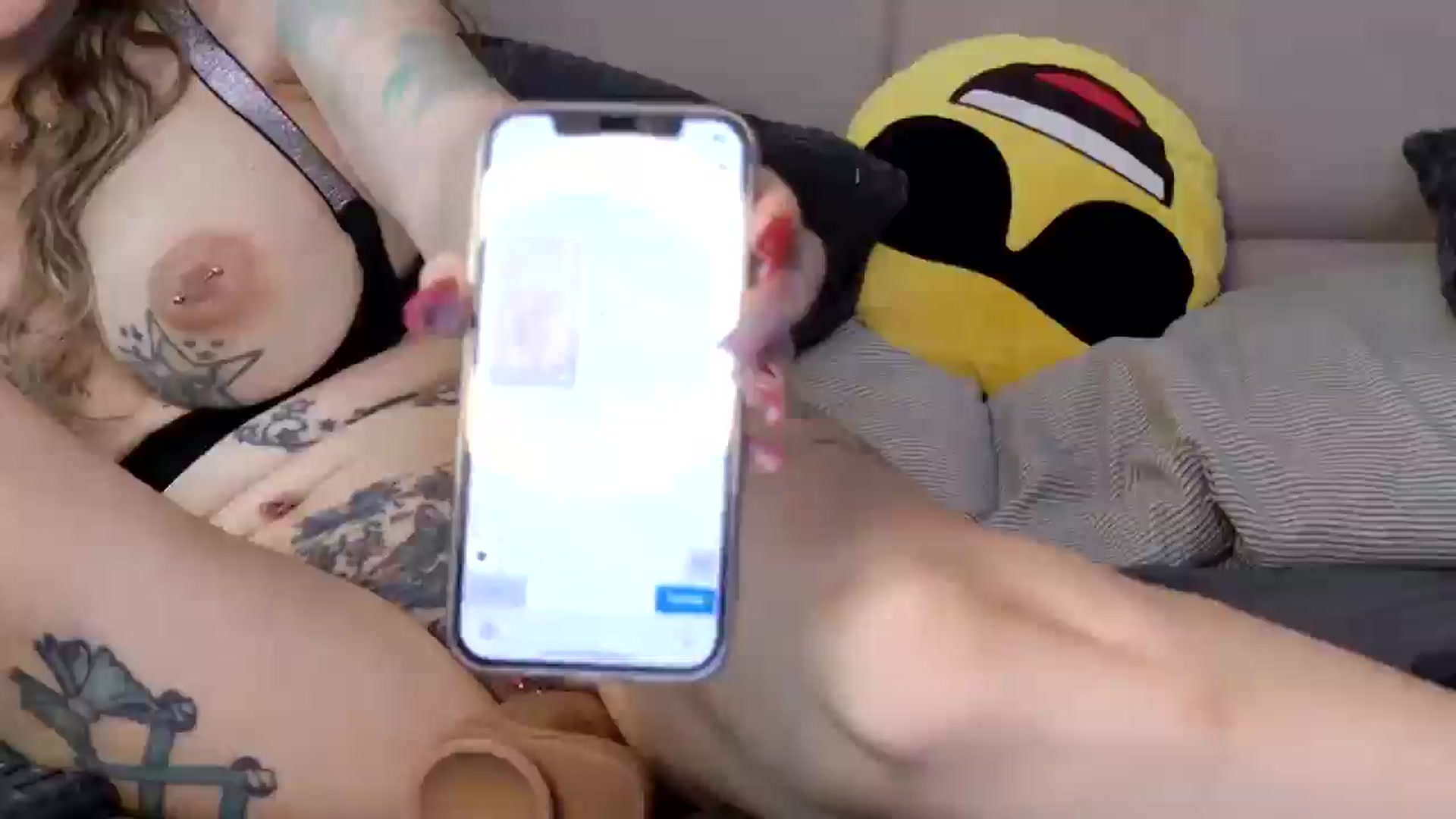 Gallery image thumbnail from MissDivinna's myfreecams stream on, 01/10/2026, 07:49 image 17 of 20