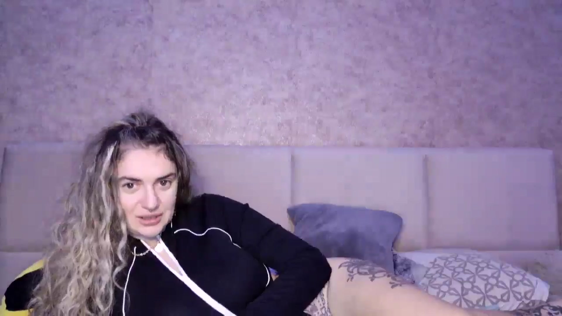 Gallery image thumbnail from MissDivinna's myfreecams stream on, 01/11/2026, 06:16 image 2 of 20