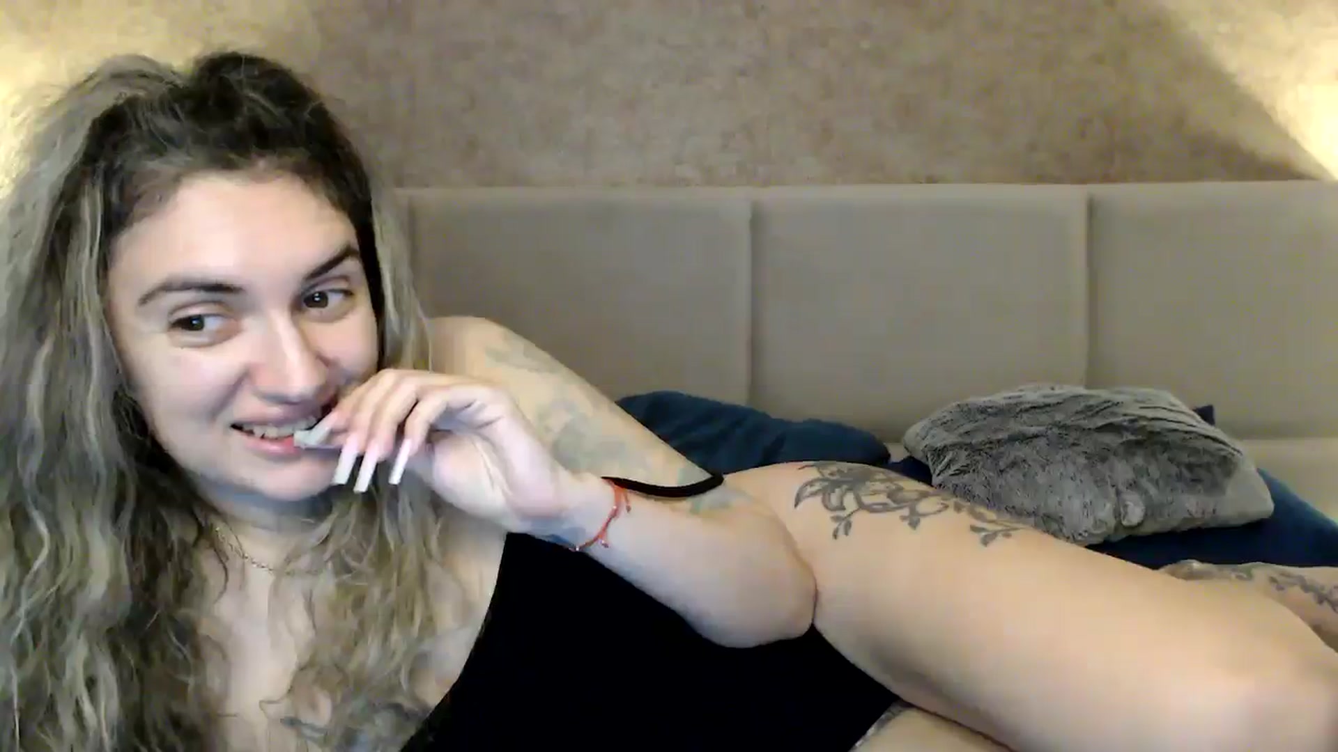 Gallery image thumbnail from MissDivinna's myfreecams stream on, 02/18/2026, 03:00 image 13 of 20
