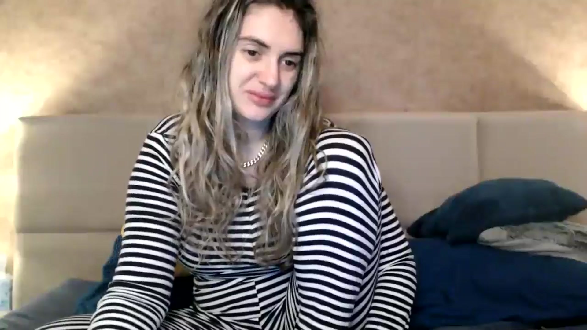 Gallery image thumbnail from MissDivinna's myfreecams stream on, 03/20/2026, 01:28 image 15 of 20