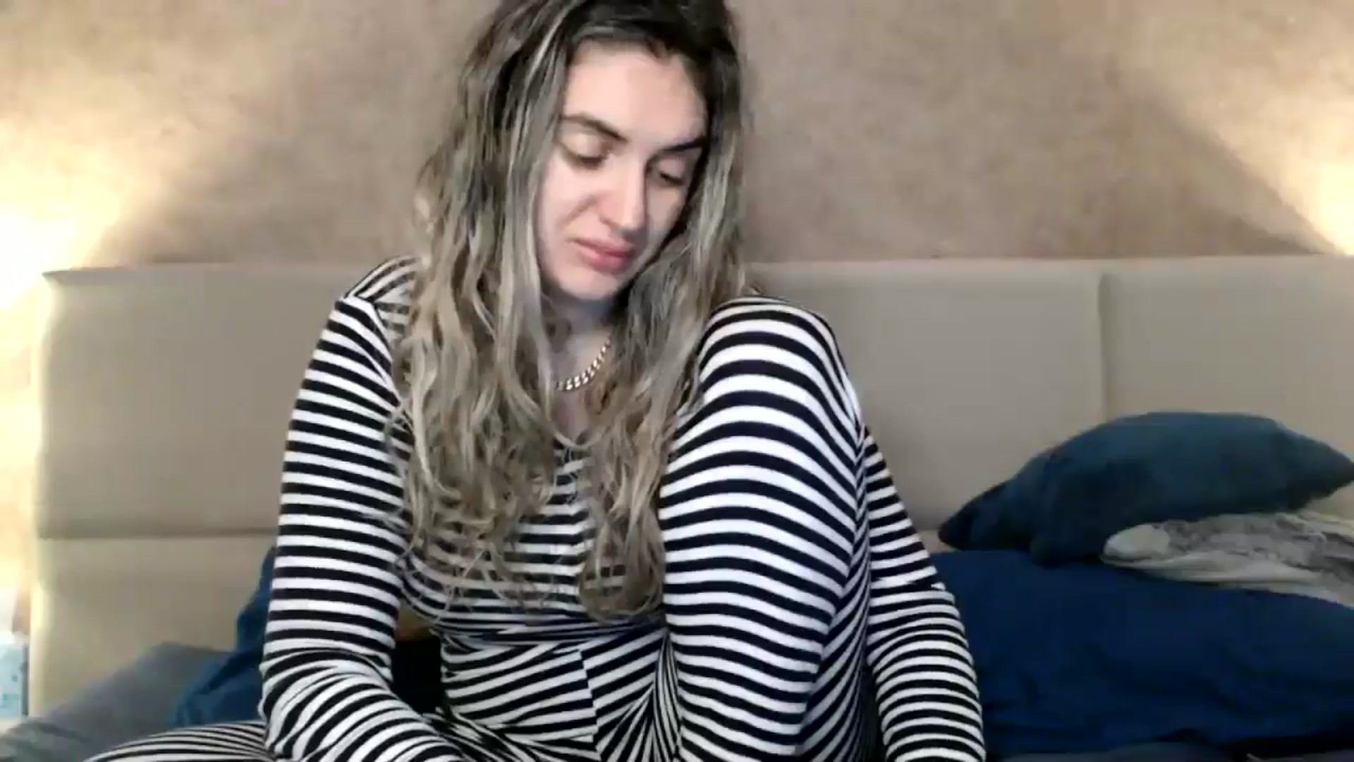 Gallery image thumbnail from MissDivinna's myfreecams stream on, 03/20/2026, 01:28 image 16 of 20