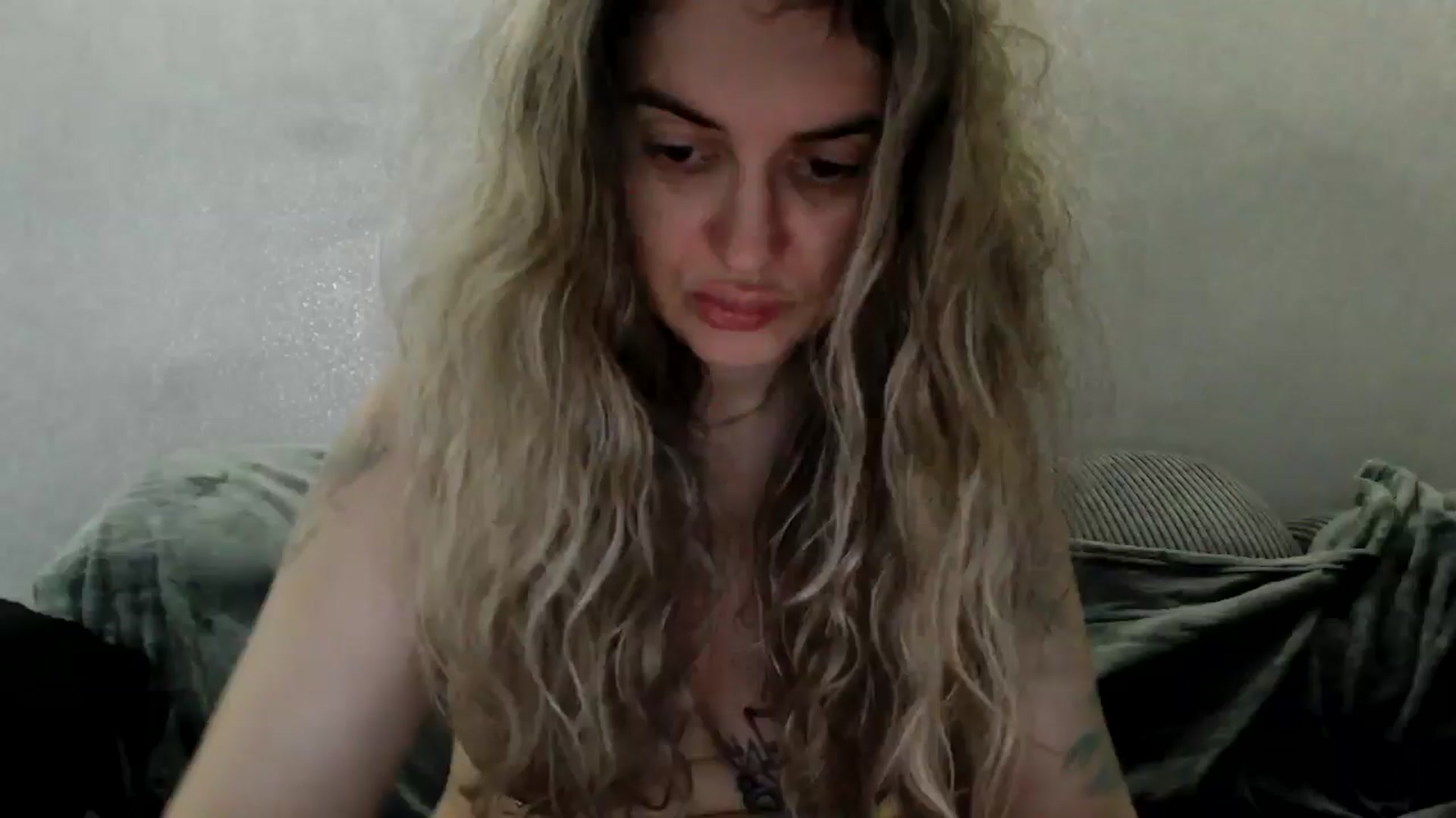 Gallery image thumbnail from MissDivinna's myfreecams stream on, 04/14/2026, 01:53 image 16 of 20