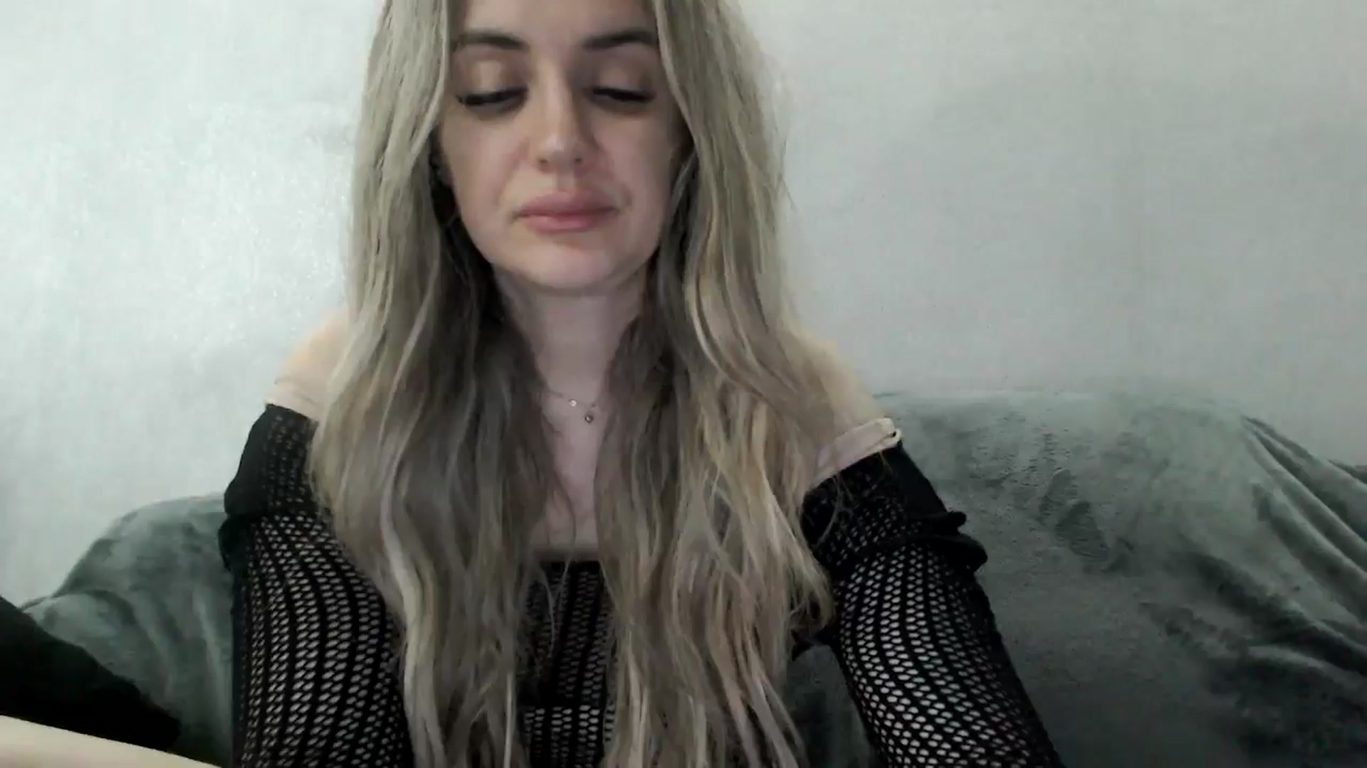 Gallery image thumbnail from MissDivinna's myfreecams stream on, 04/20/2026, 24:32 image 18 of 20
