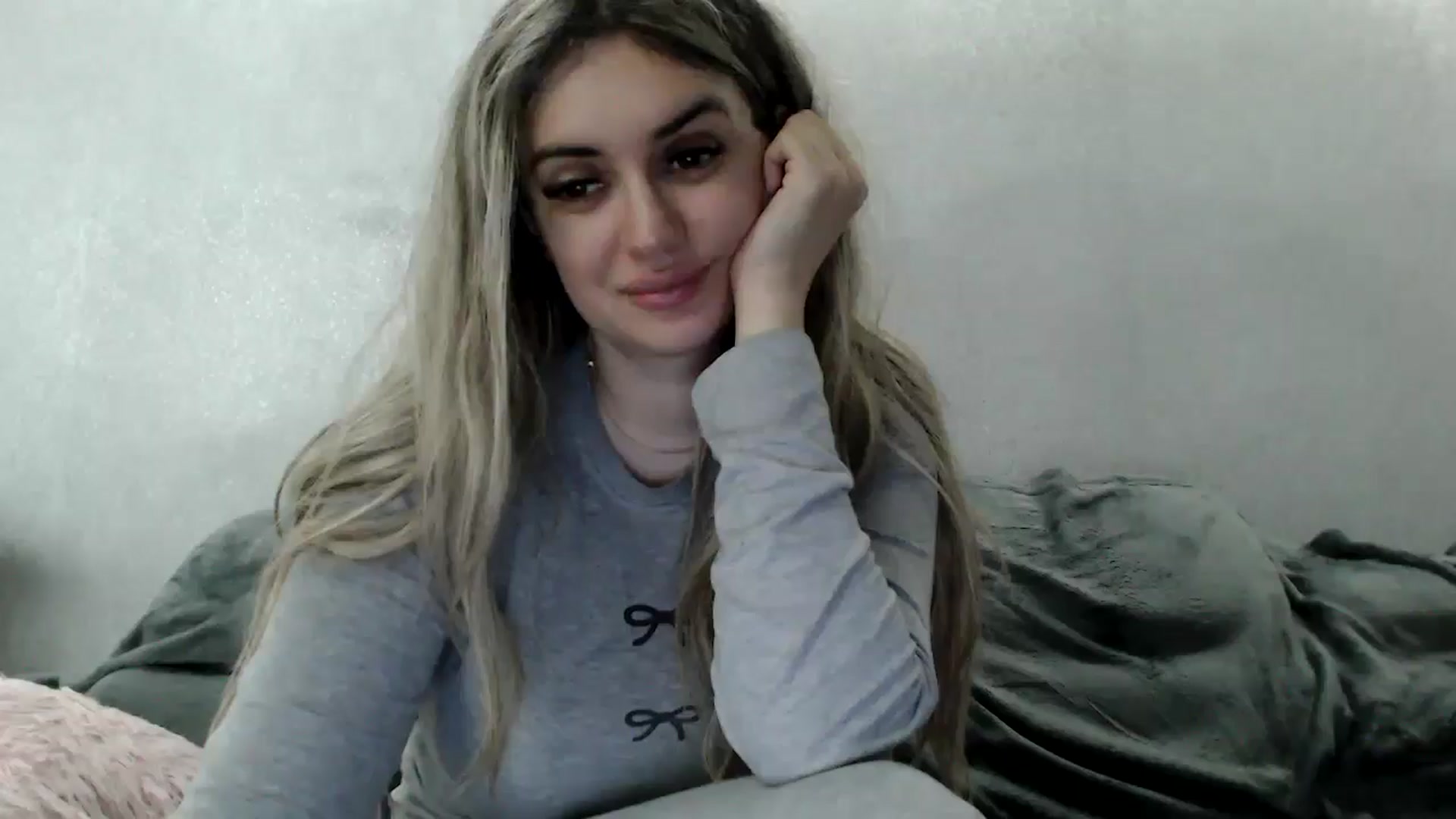Gallery image thumbnail from MissDivinna's myfreecams stream on, 04/21/2026, 03:17 image 17 of 20