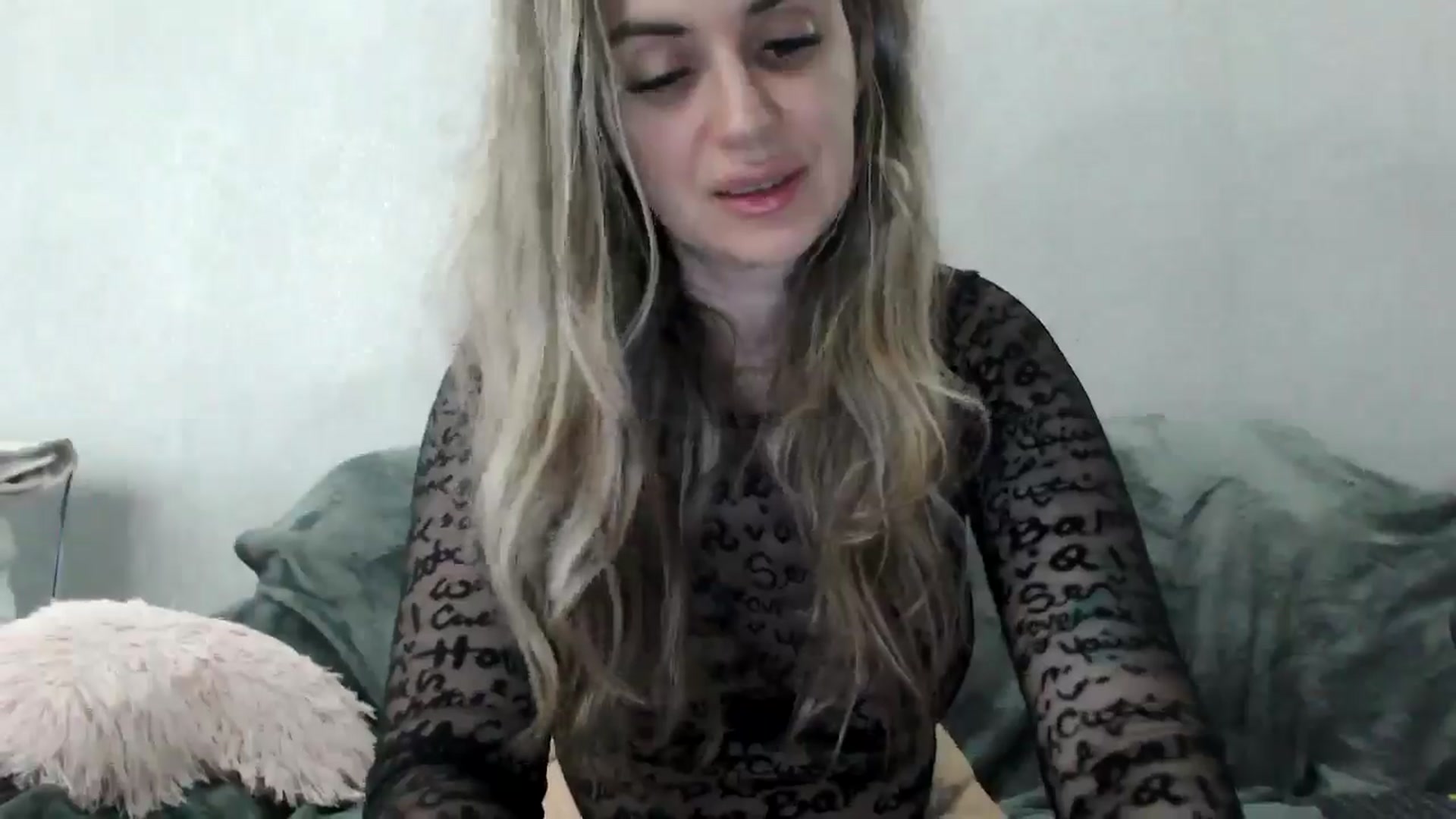 Gallery image thumbnail from MissDivinna's myfreecams stream on, 04/25/2026, 24:01 image 16 of 20