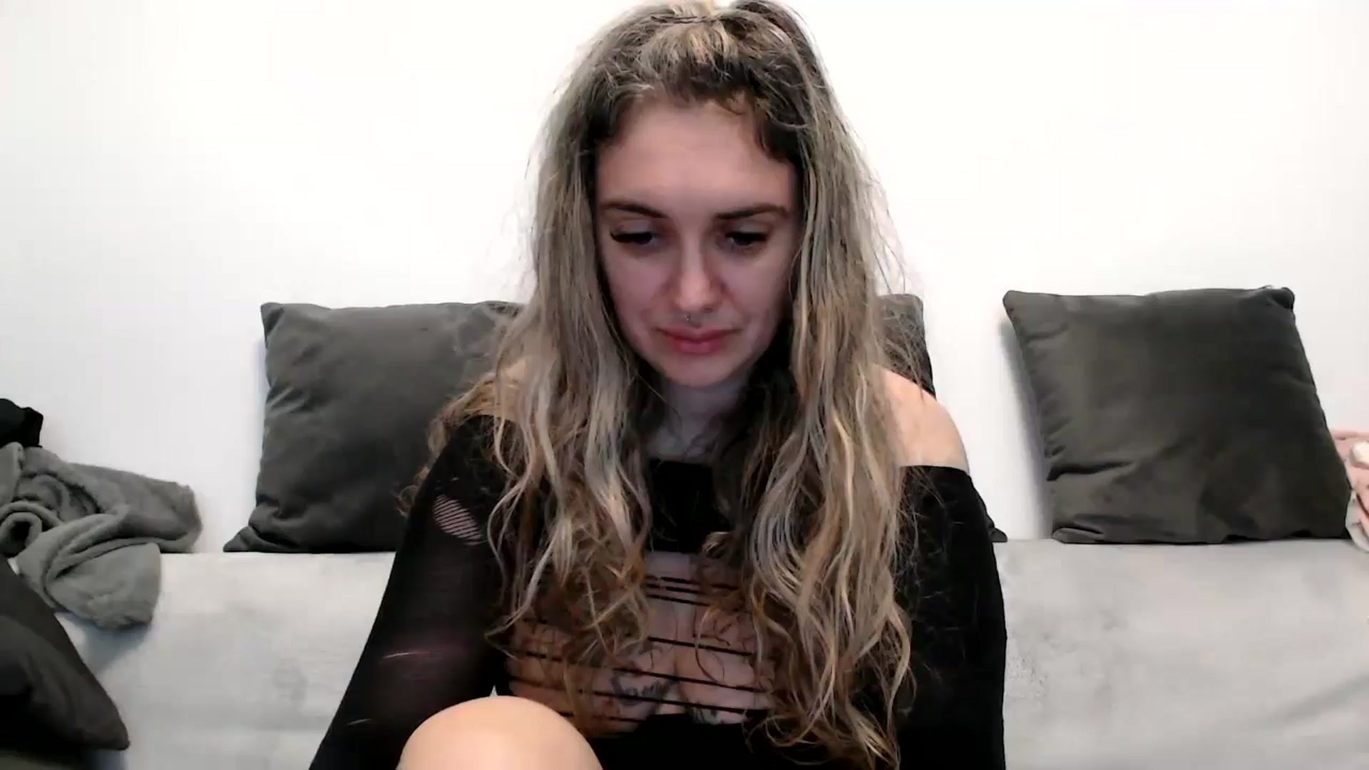 Gallery image thumbnail from MissDivinna's myfreecams stream on, 05/05/2026, 22:21 image 19 of 20