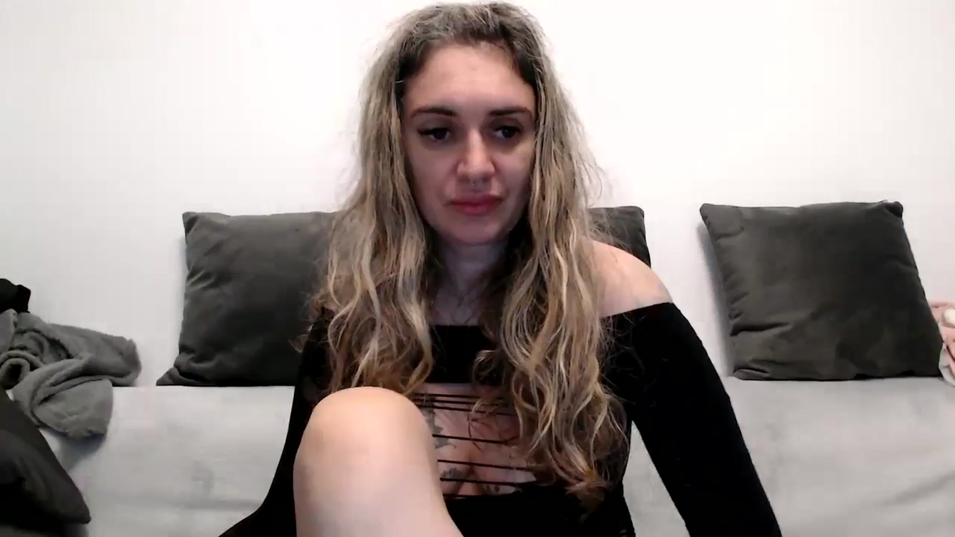 Gallery image thumbnail from MissDivinna's myfreecams stream on, 05/05/2026, 22:21 image 18 of 20