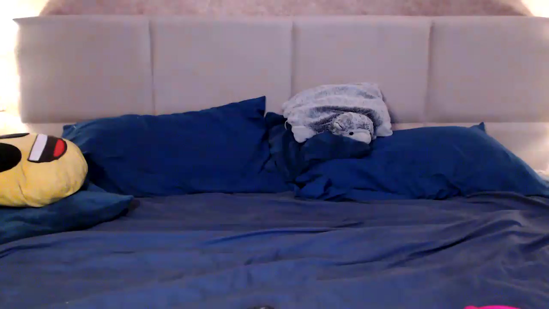 Gallery image thumbnail from MissDivinna's myfreecams stream on, 05/15/2026, 22:26 image 16 of 20