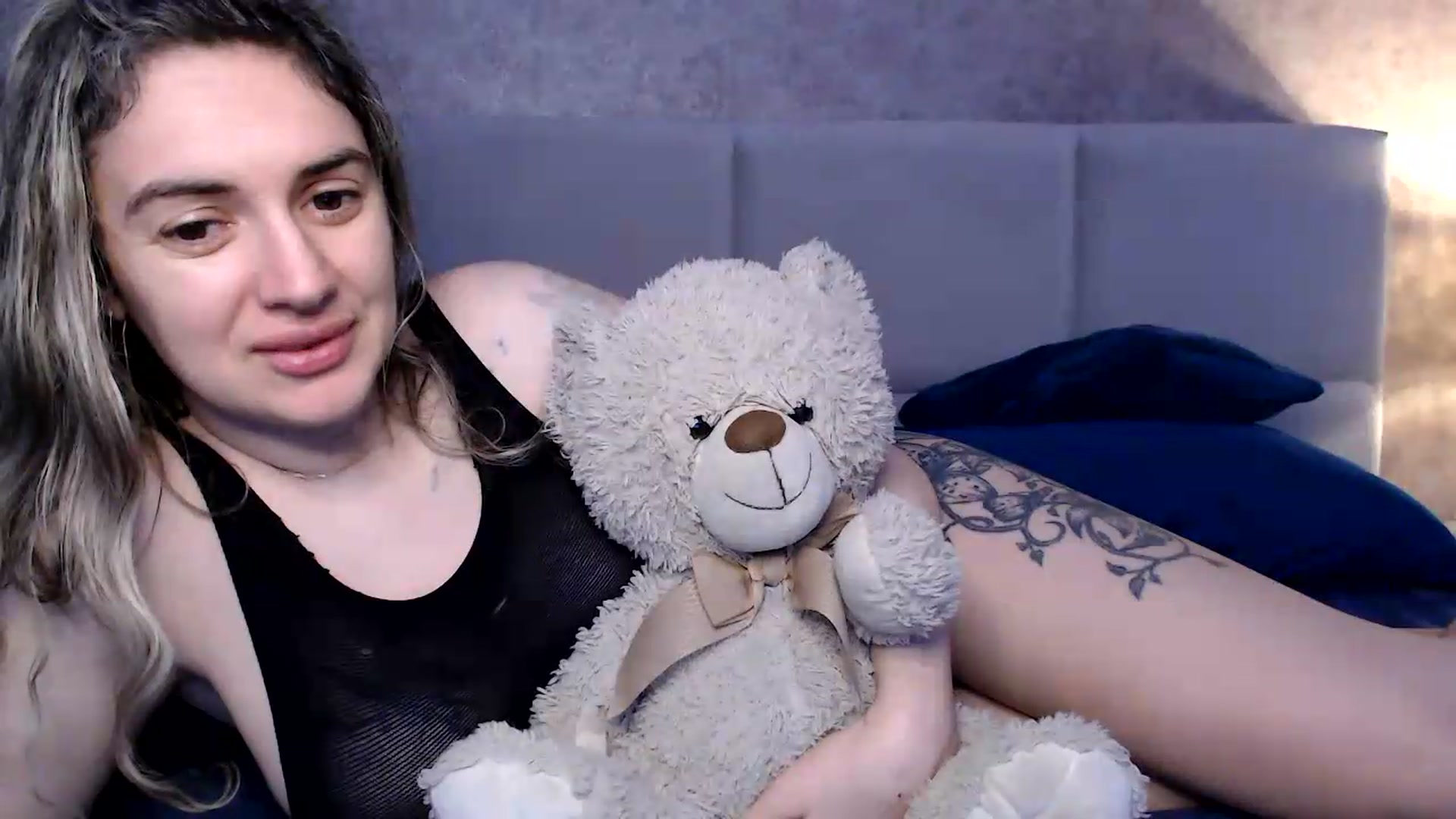 Gallery image thumbnail from MissDivinna's myfreecams stream on, 05/18/2026, 01:37 image 18 of 20
