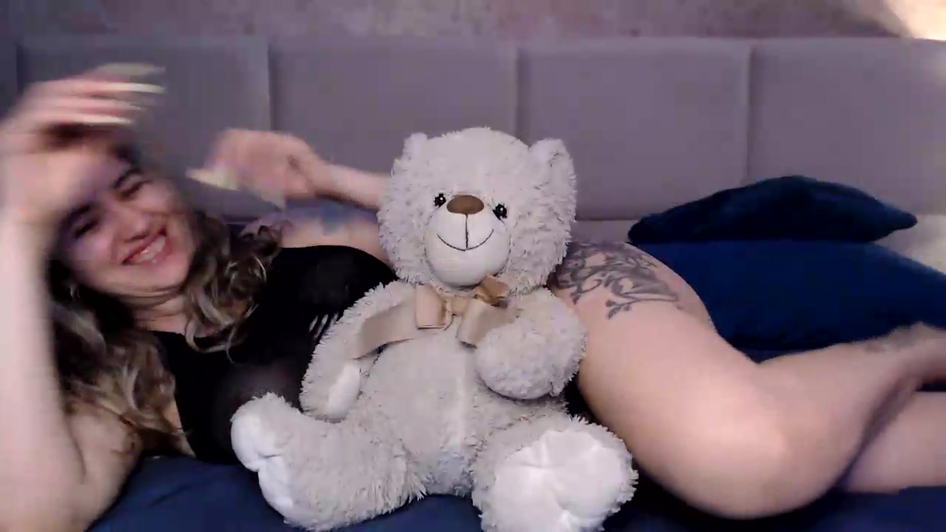 Gallery image thumbnail from MissDivinna's myfreecams stream on, 05/18/2026, 01:37 image 20 of 20