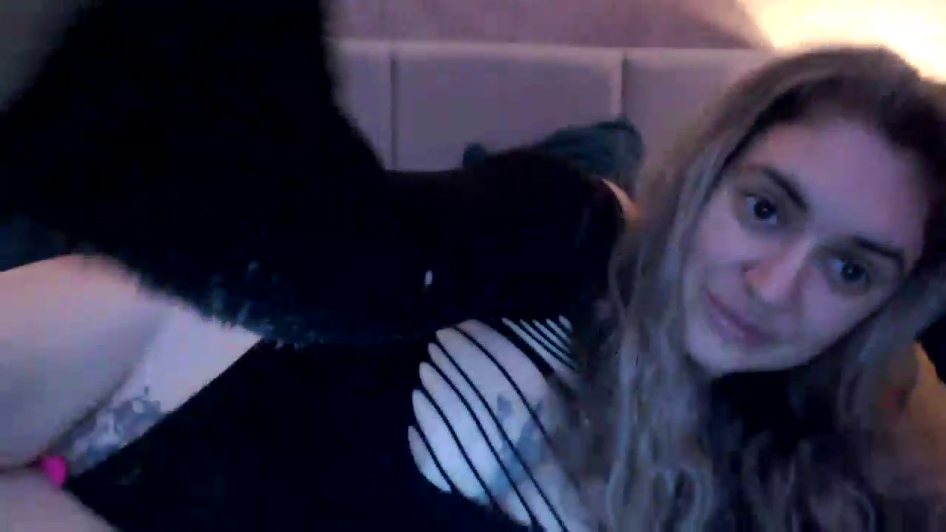 Gallery image thumbnail from MissDivinna's myfreecams stream on, 05/23/2026, 01:54 image 6 of 20