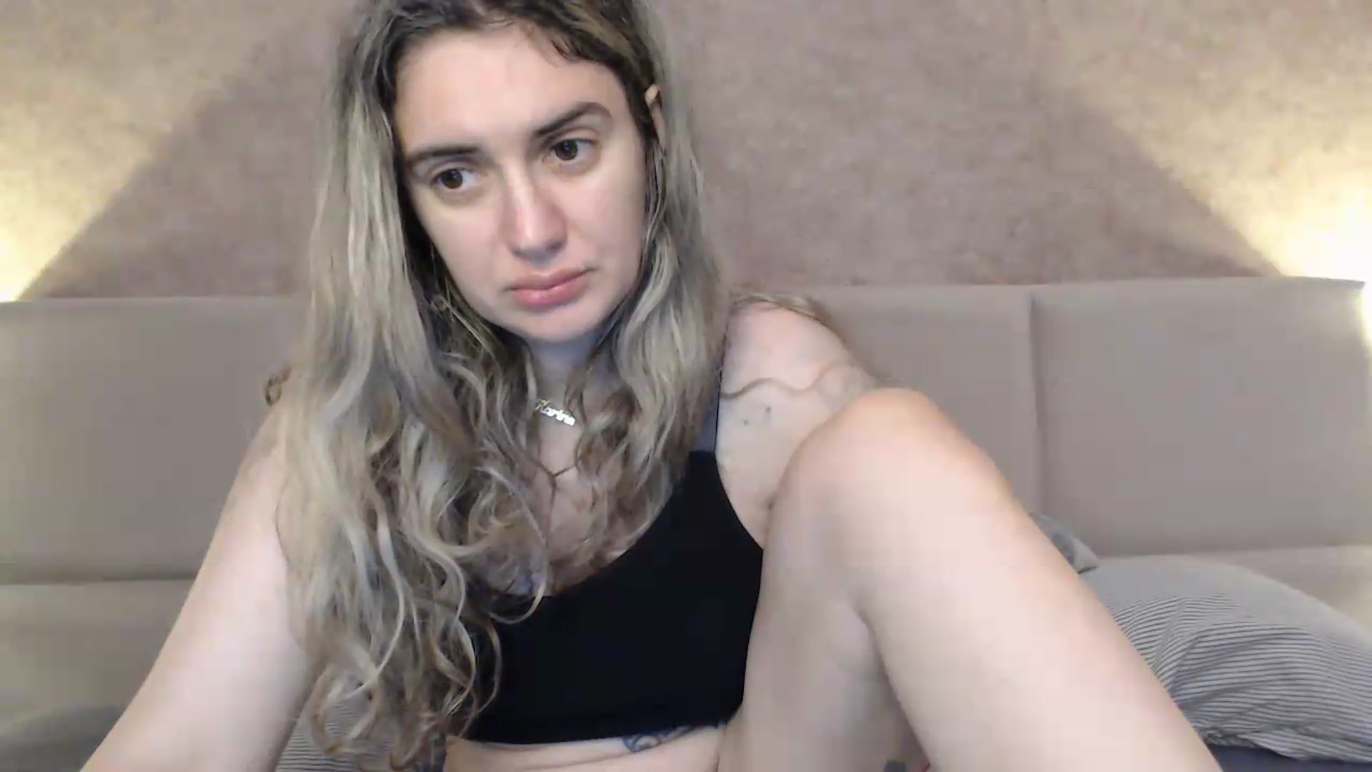Gallery image thumbnail from MissDivinna's myfreecams stream on, 05/28/2026, 01:52 image 18 of 20