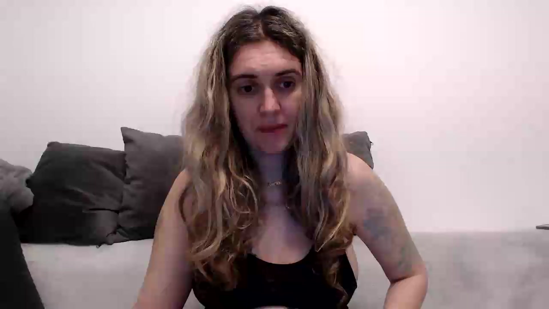 Gallery image thumbnail from MissDivinna's myfreecams stream on, 05/29/2026, 24:27 image 14 of 20