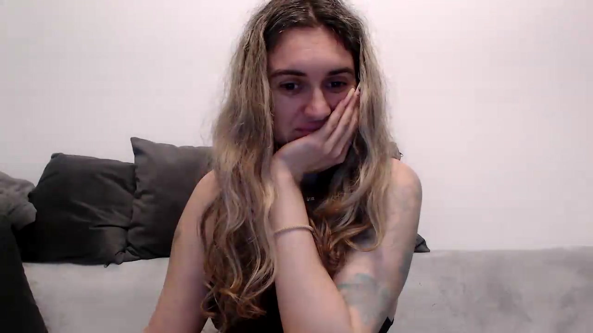 Gallery image thumbnail from MissDivinna's myfreecams stream on, 05/29/2026, 24:27 image 18 of 20