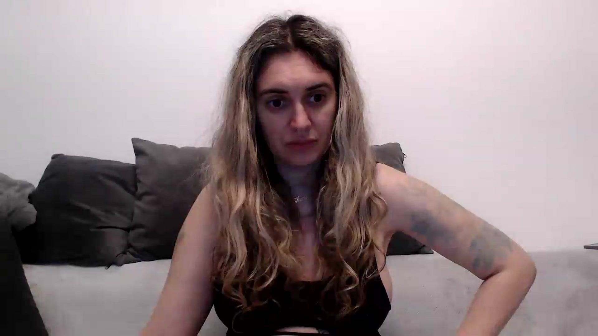 Gallery image thumbnail from MissDivinna's myfreecams stream on, 05/29/2026, 24:27 image 12 of 20
