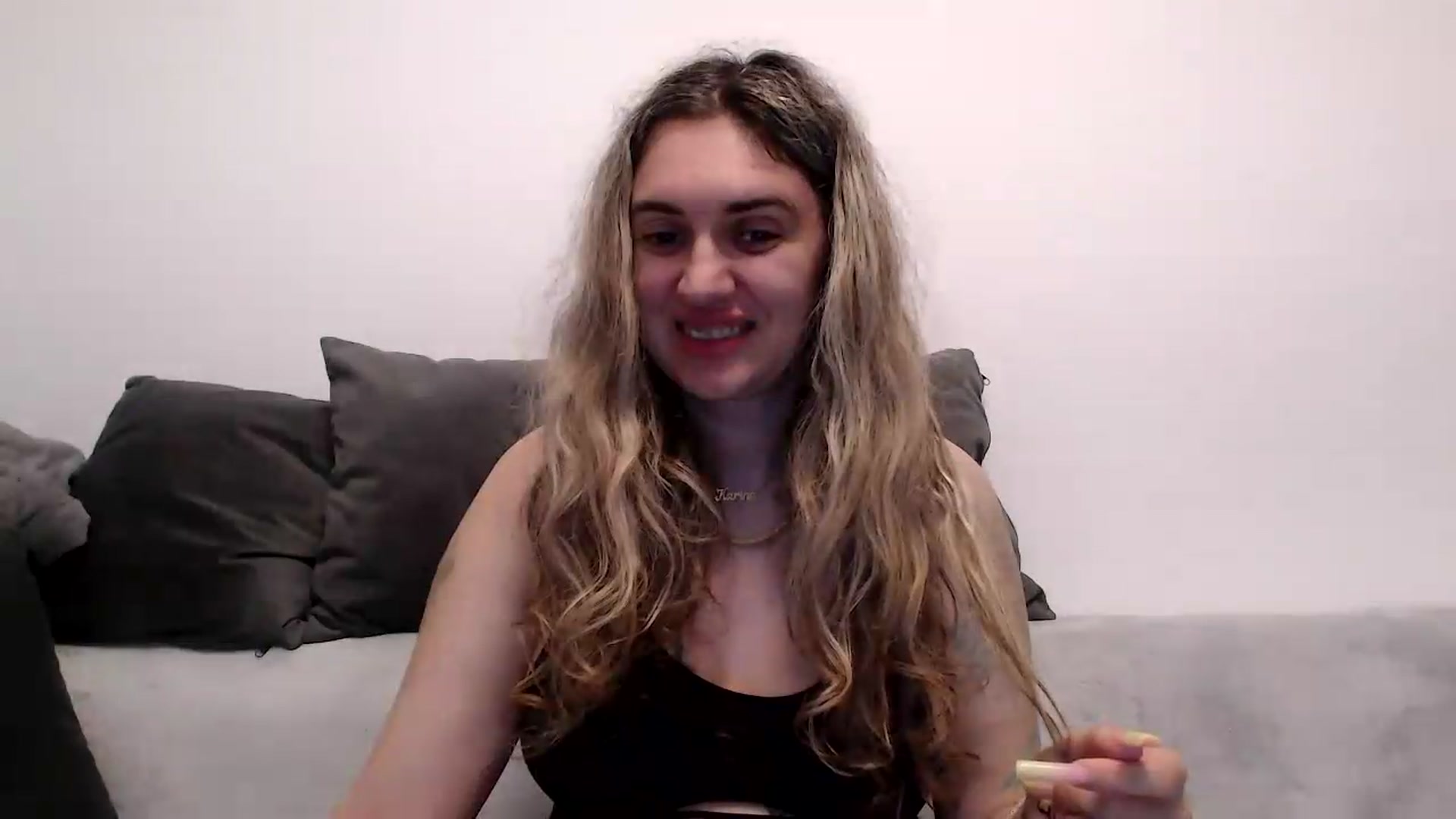 Gallery image thumbnail from MissDivinna's myfreecams stream on, 05/29/2026, 24:27 image 17 of 20