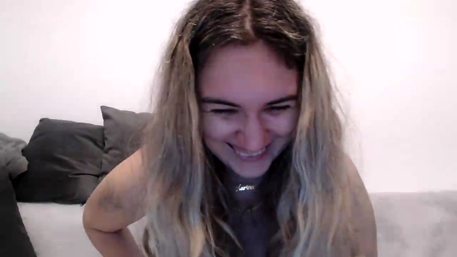 Gallery image thumbnail from MissDivinna's myfreecams stream on, 05/29/2026, 24:27 image 16 of 20