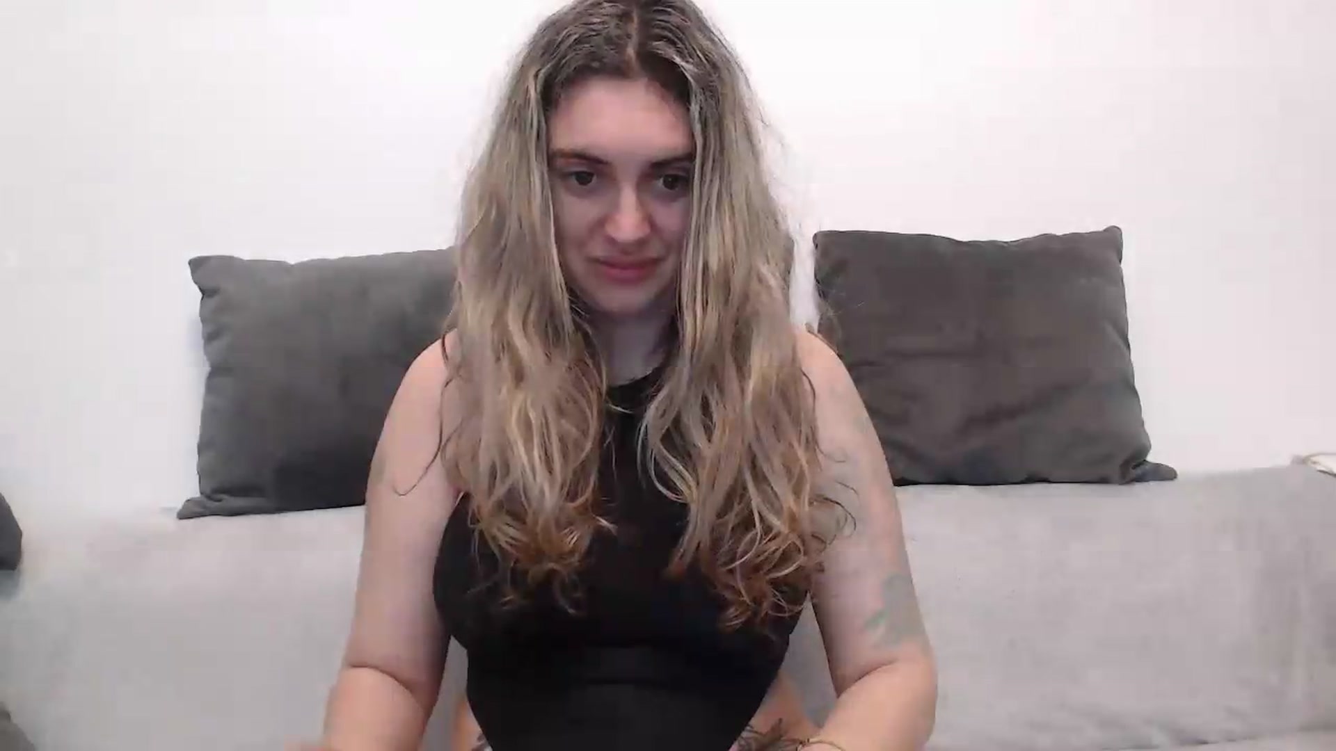 Gallery image thumbnail from MissDivinna's myfreecams stream on, 05/29/2026, 22:51 image 19 of 20