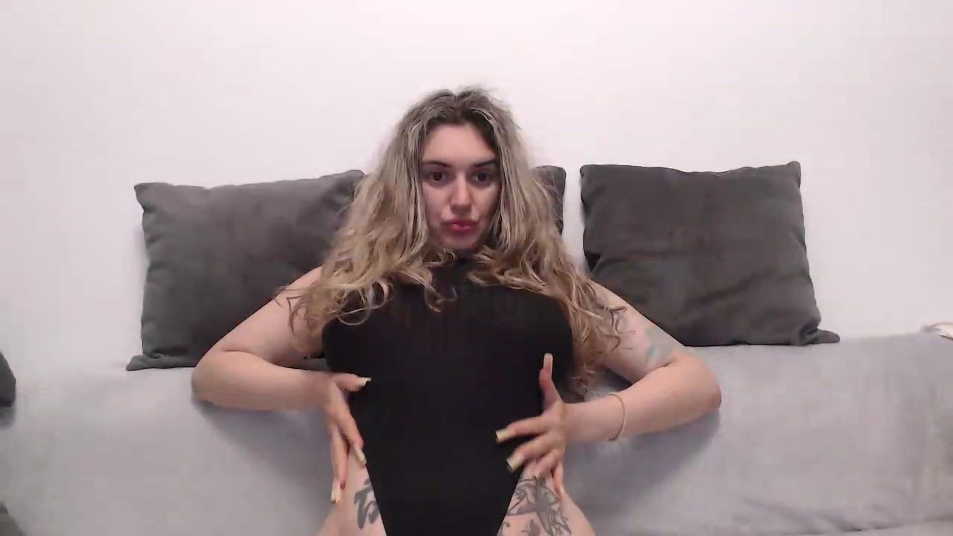 Gallery image thumbnail from MissDivinna's myfreecams stream on, 05/29/2026, 22:51 image 15 of 20