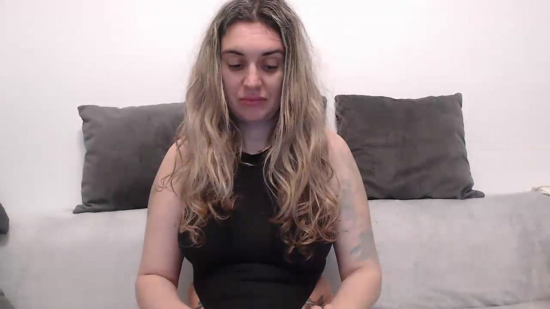 Gallery image thumbnail from MissDivinna's myfreecams stream on, 05/29/2026, 22:51 image 16 of 20