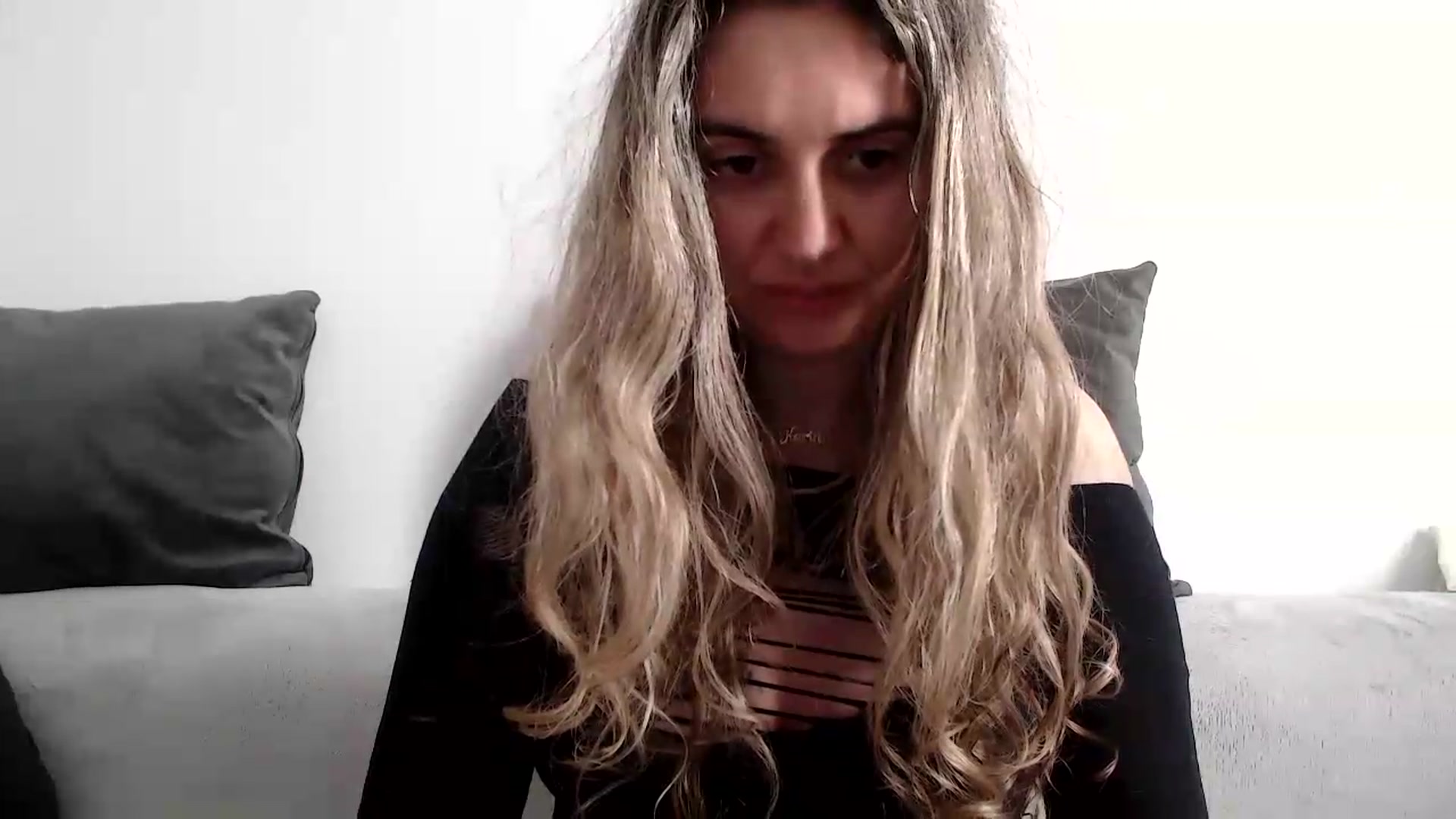 Gallery image thumbnail from MissDivinna's myfreecams stream on, 05/31/2026, 04:21 image 11 of 20