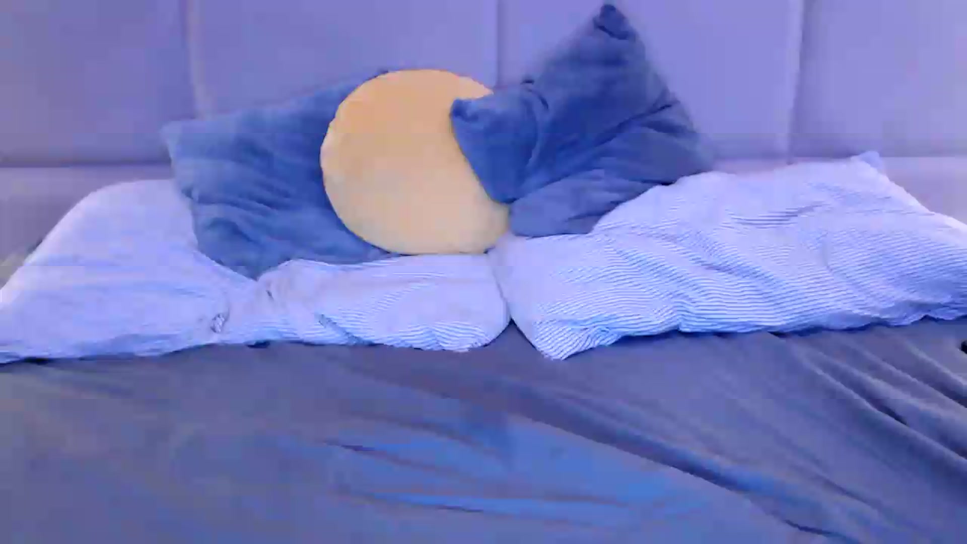 Gallery image thumbnail from MissDivinna's myfreecams stream on, 08/12/2026, 24:52 image 18 of 20