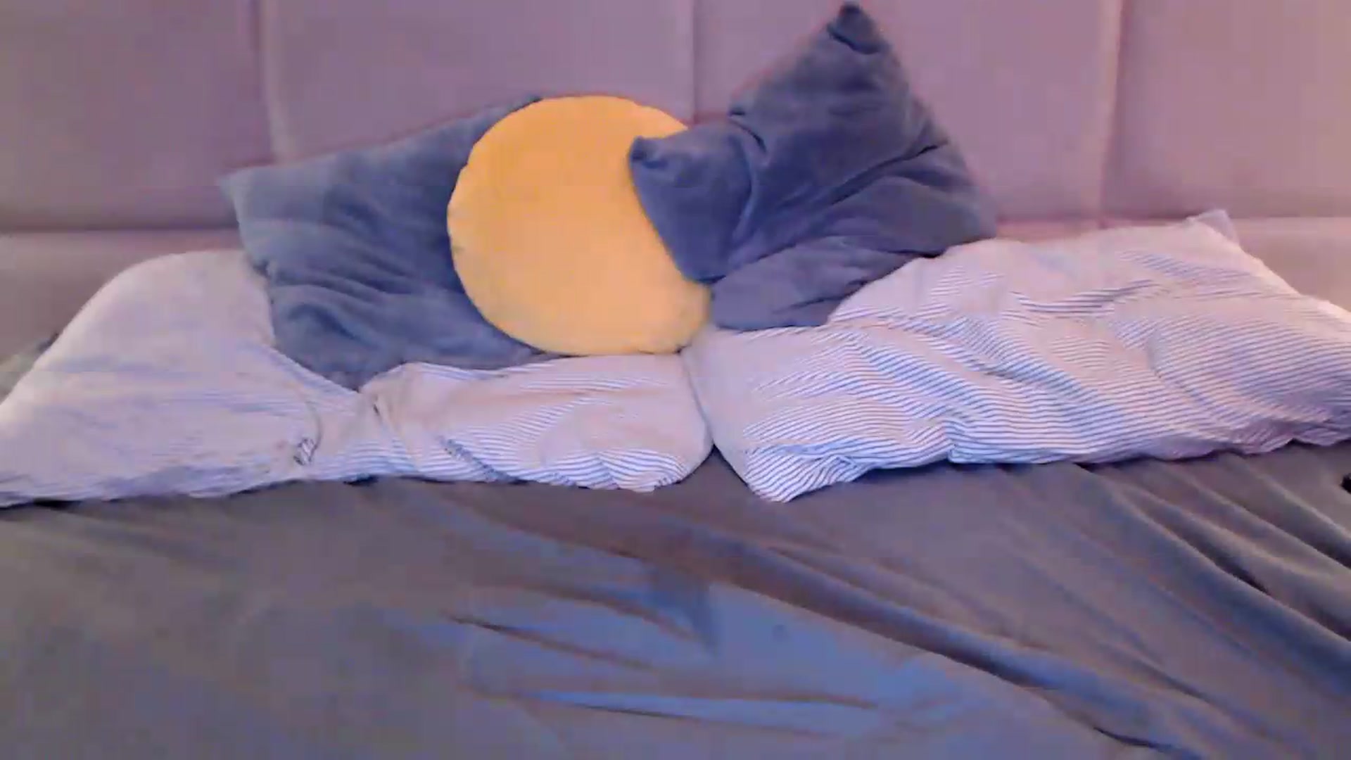 Gallery image thumbnail from MissDivinna's myfreecams stream on, 08/12/2026, 24:52 image 17 of 20