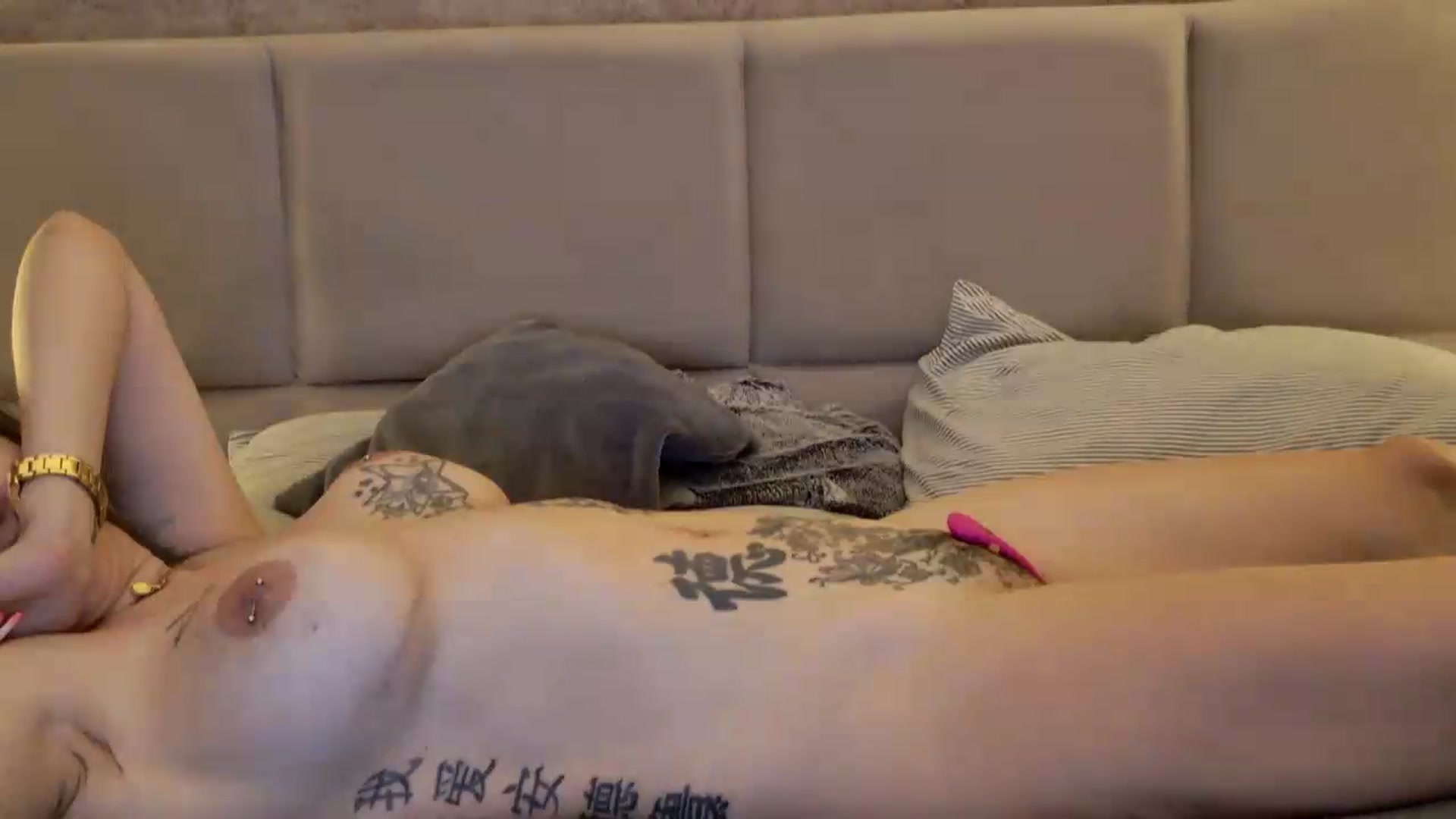 Gallery image thumbnail from MissDivinna's myfreecams stream on, 08/22/2026, 02:18 image 17 of 20